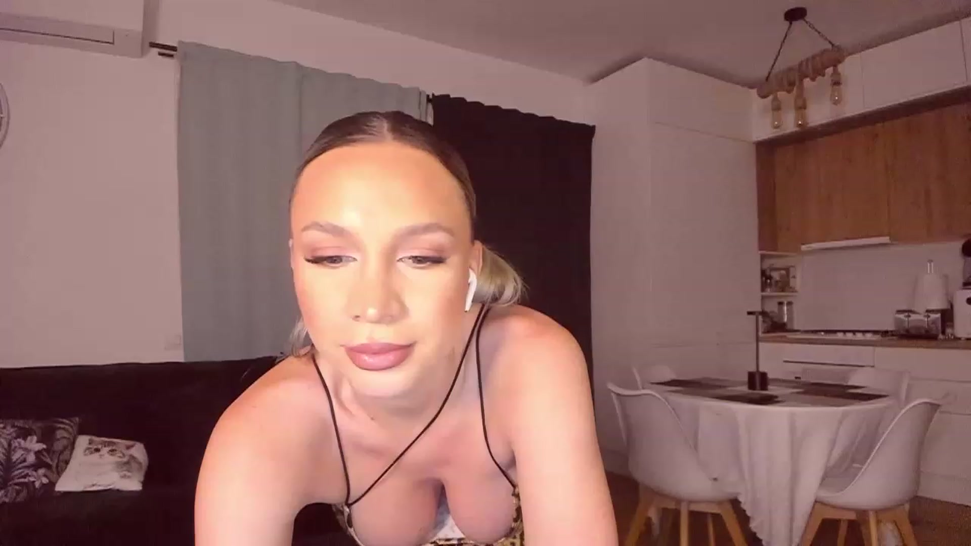 Gallery image thumbnail from CoolElissa's myfreecams stream on, 05/31/2023, 02:21 image 4 of 20