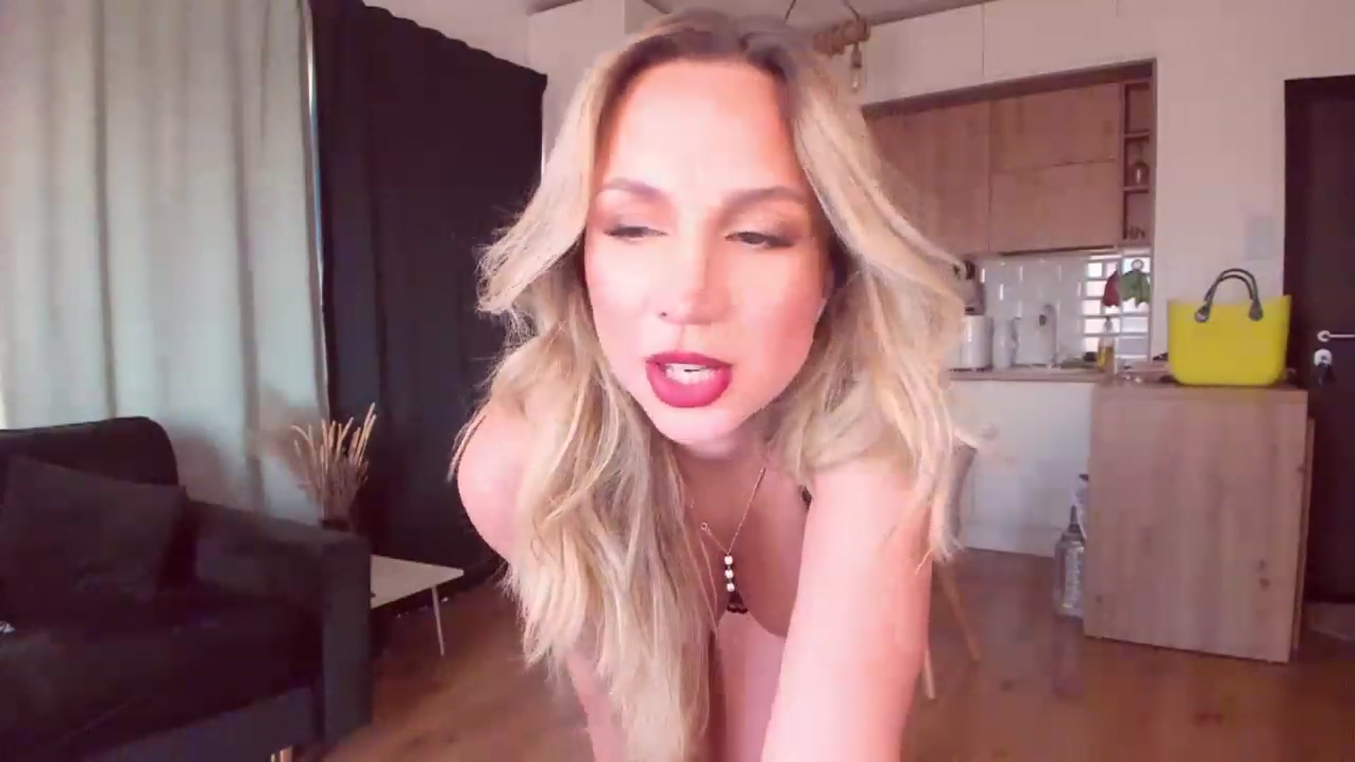 Gallery image thumbnail from CoolElissa's myfreecams stream on, 06/06/2023, 03:11 image 20 of 20