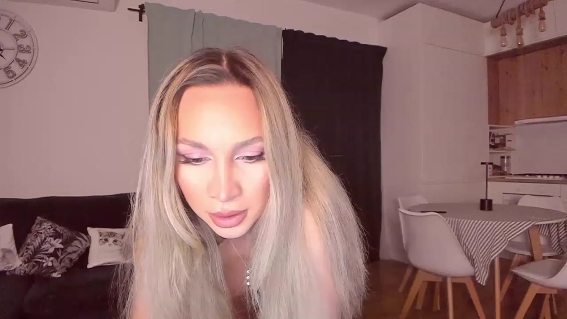 Gallery image thumbnail from CoolElissa's myfreecams stream on, 06/08/2023, 02:09 image 10 of 20
