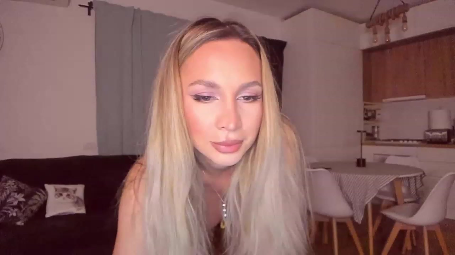Gallery image thumbnail from CoolElissa's myfreecams stream on, 06/08/2023, 02:09 image 16 of 20