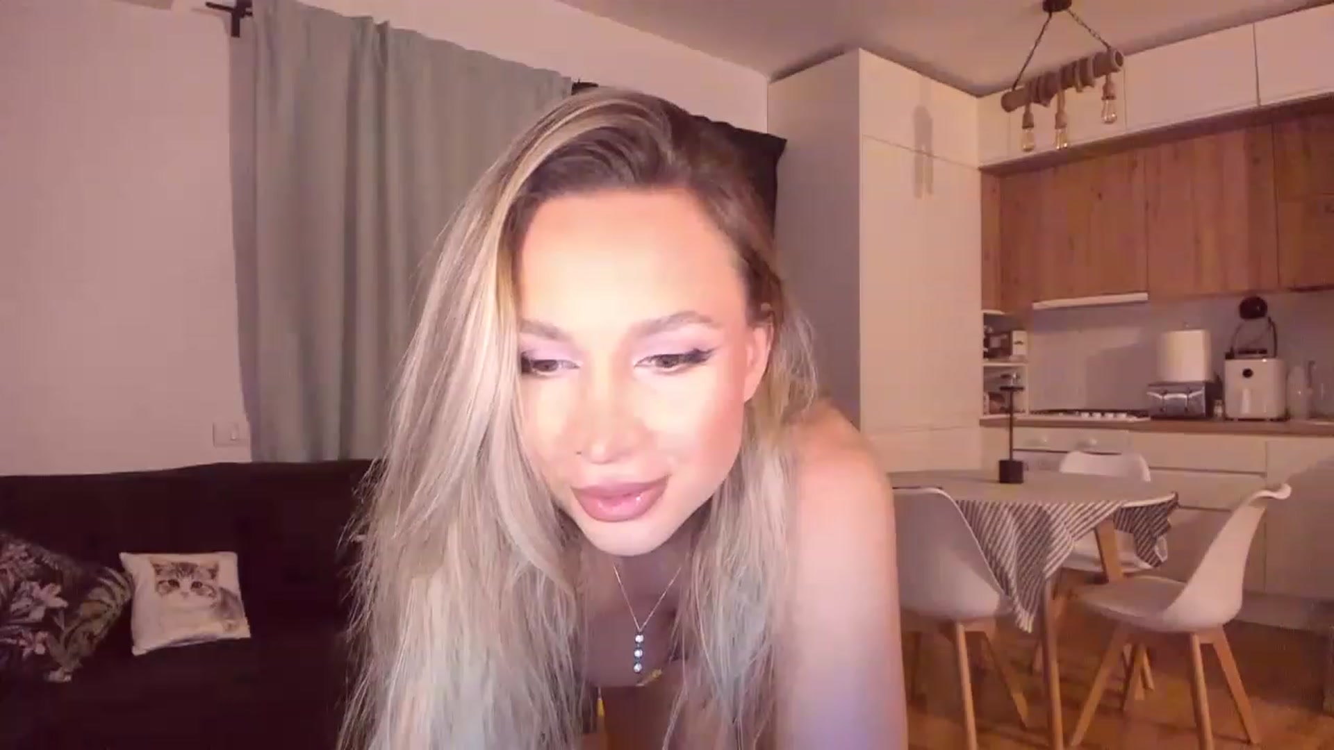 Gallery image thumbnail from CoolElissa's myfreecams stream on, 06/08/2023, 02:09 image 2 of 20