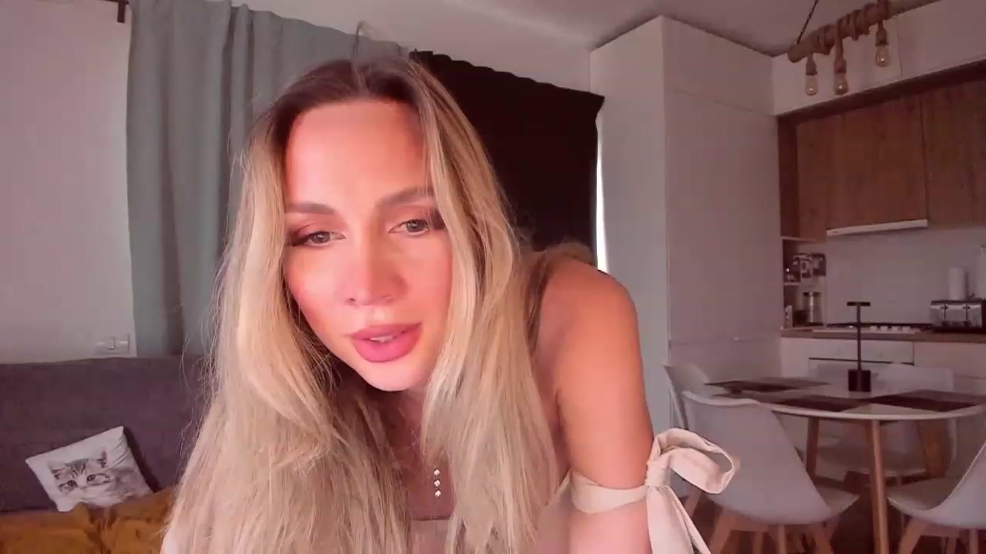 Gallery image thumbnail from CoolElissa's myfreecams stream on, 06/19/2023, 04:49 image 8 of 20
