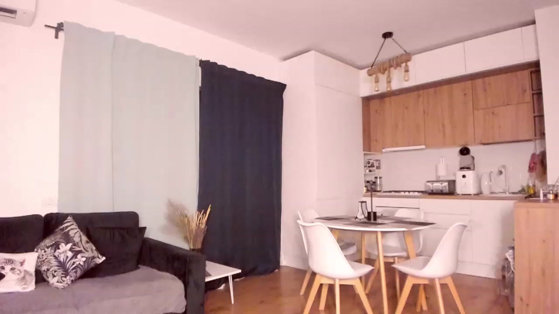 Gallery image thumbnail from CoolElissa's myfreecams stream on, 06/28/2023, 03:17 image 3 of 20