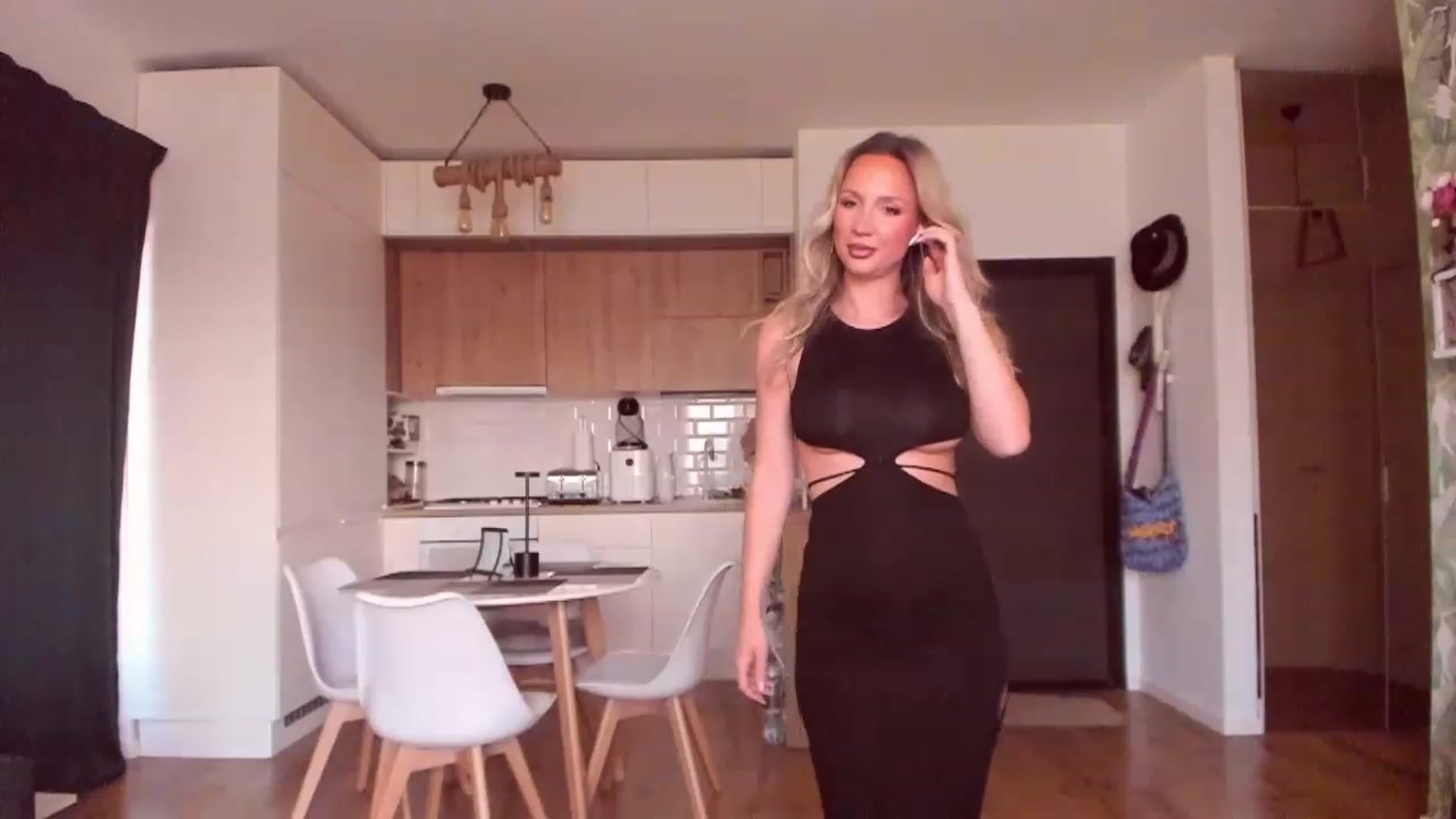 Gallery image thumbnail from CoolElissa's myfreecams stream on, 06/29/2023, 04:39 image 4 of 20