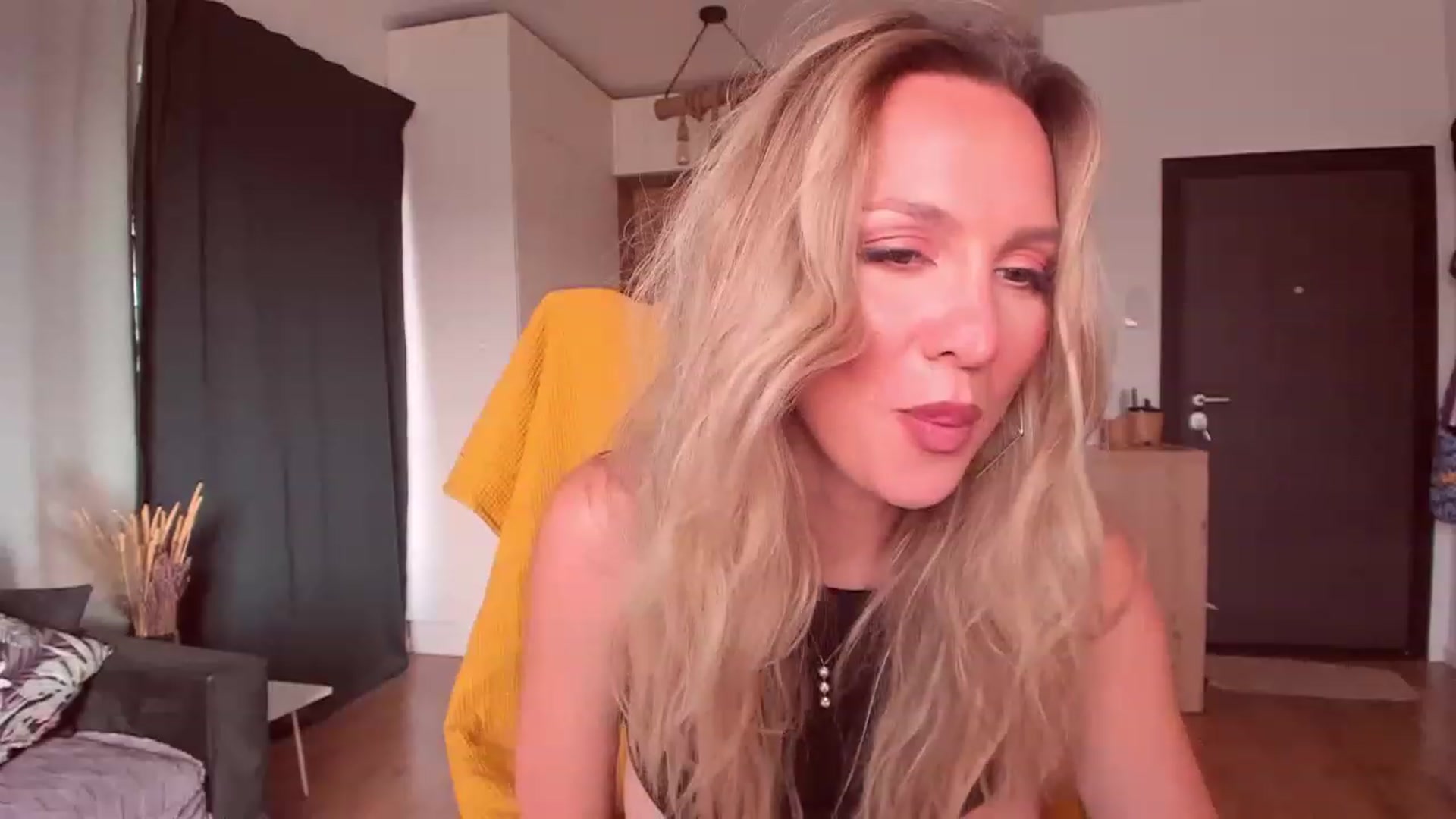 Gallery image thumbnail from CoolElissa's myfreecams stream on, 06/29/2023, 04:39 image 18 of 20