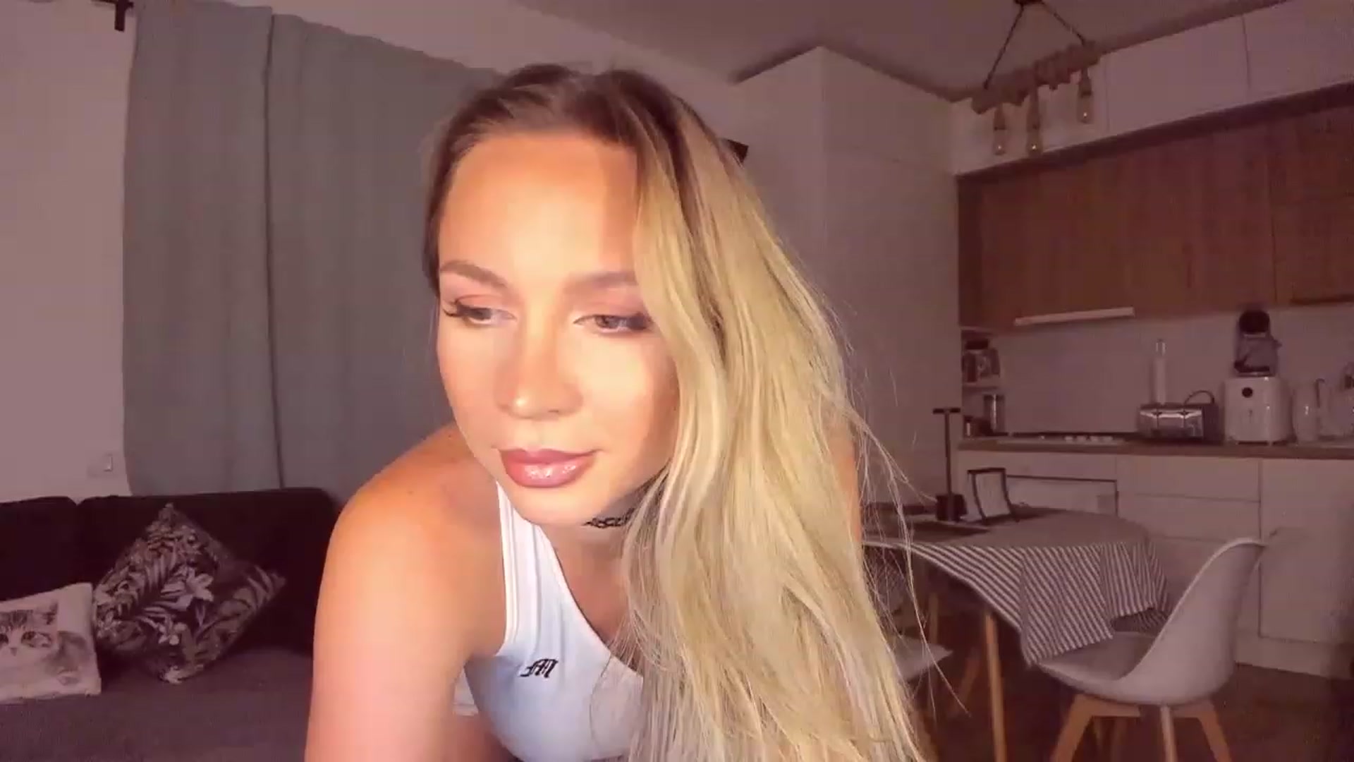 Gallery image thumbnail from CoolElissa's myfreecams stream on, 07/12/2023, 02:08 image 10 of 20