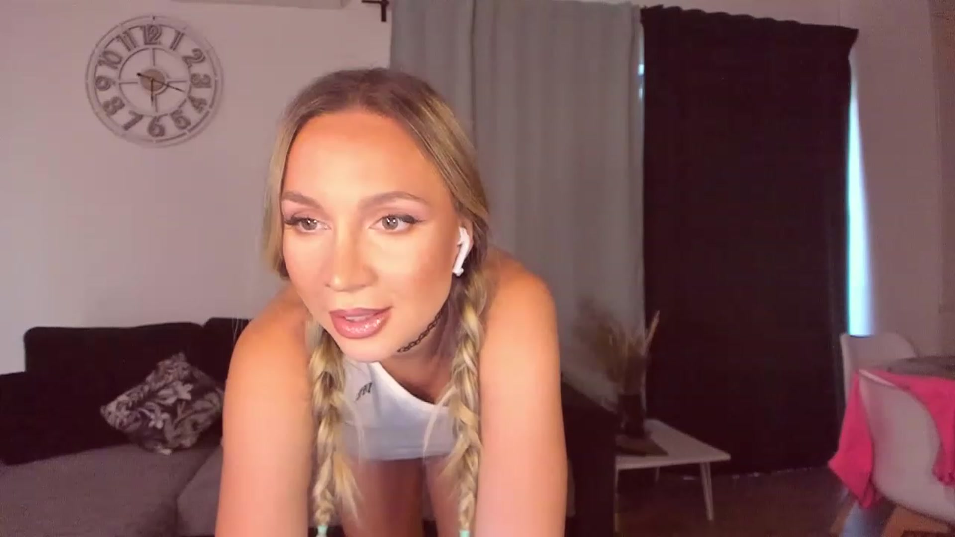 Gallery image thumbnail from CoolElissa's myfreecams stream on, 07/12/2023, 03:31 image 14 of 20