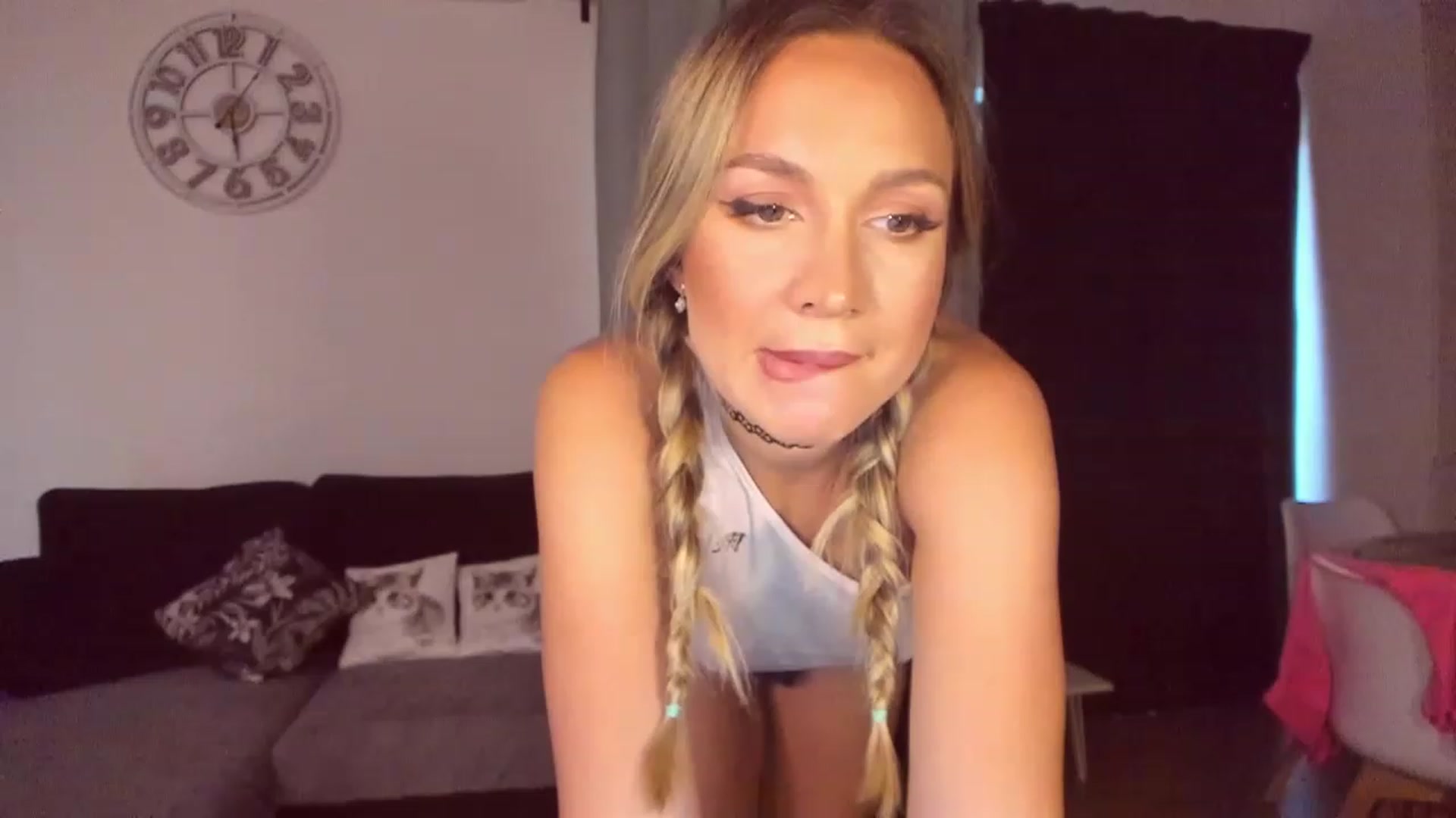 Gallery image thumbnail from CoolElissa's myfreecams stream on, 07/12/2023, 03:31 image 4 of 20