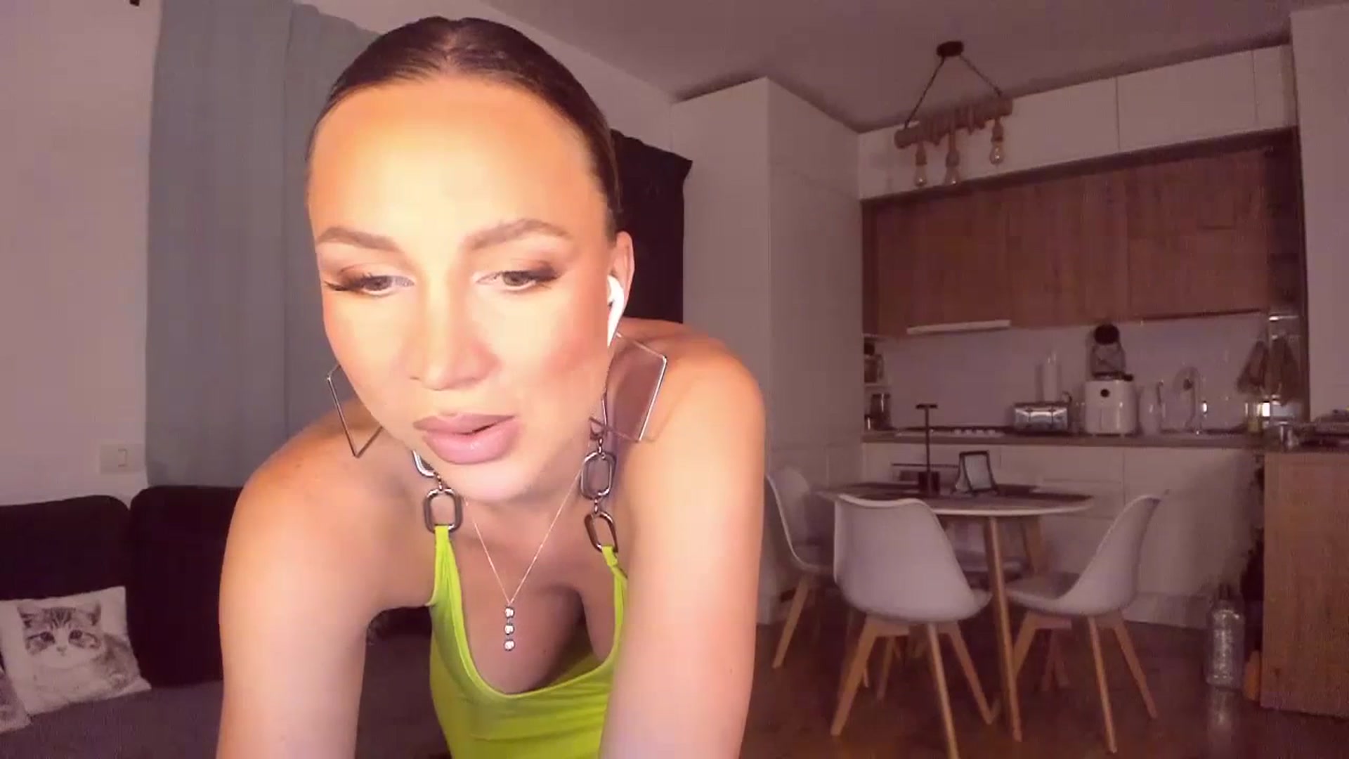 Gallery image thumbnail from CoolElissa's myfreecams stream on, 07/20/2023, 01:47 image 15 of 20