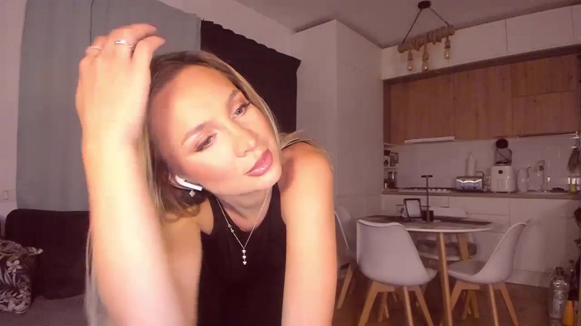 Gallery image thumbnail from CoolElissa's myfreecams stream on, 07/21/2023, 03:12 image 4 of 20