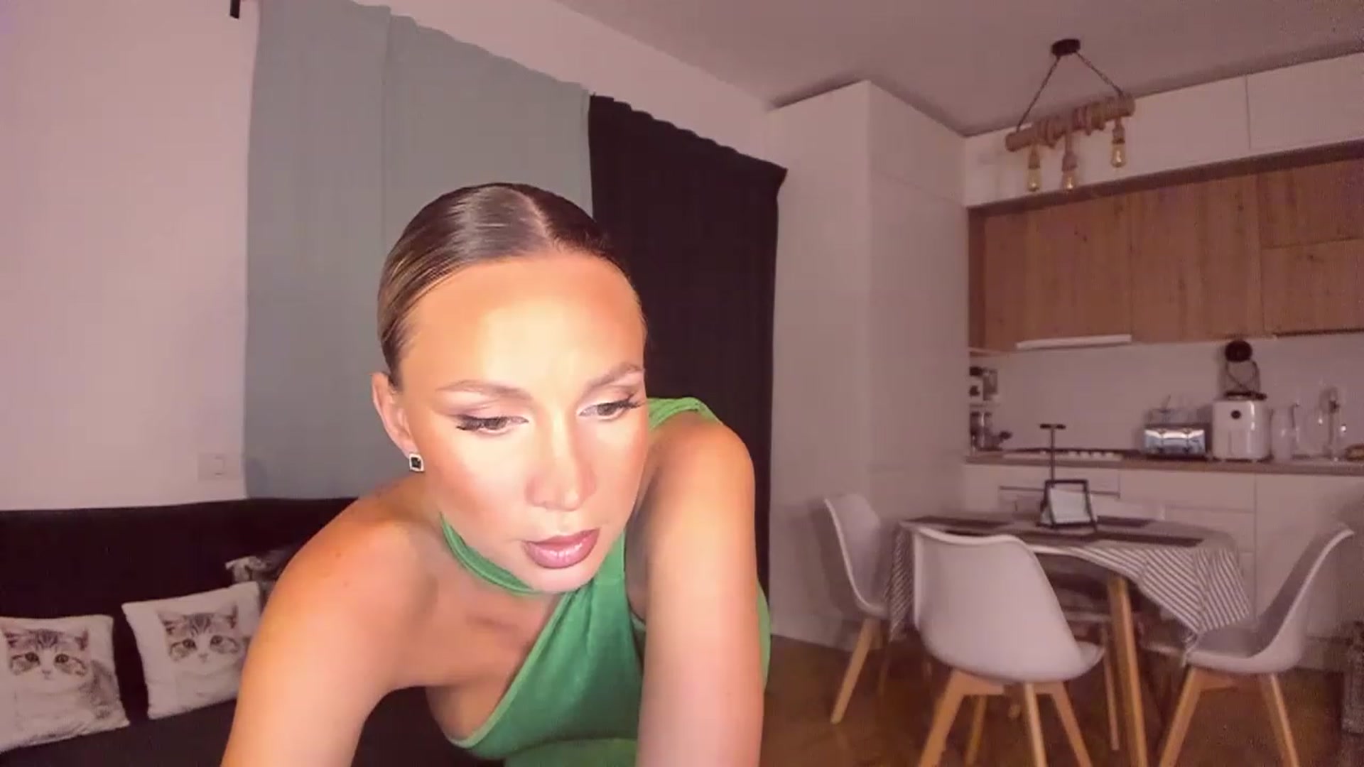 Gallery image thumbnail from CoolElissa's myfreecams stream on, 08/04/2023, 02:20 image 8 of 20