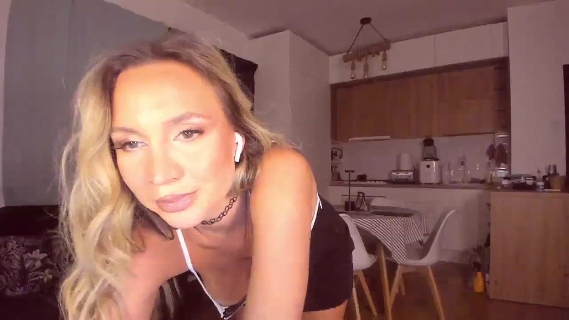 Gallery image thumbnail from CoolElissa's myfreecams stream on, 08/07/2023, 02:49 image 2 of 20