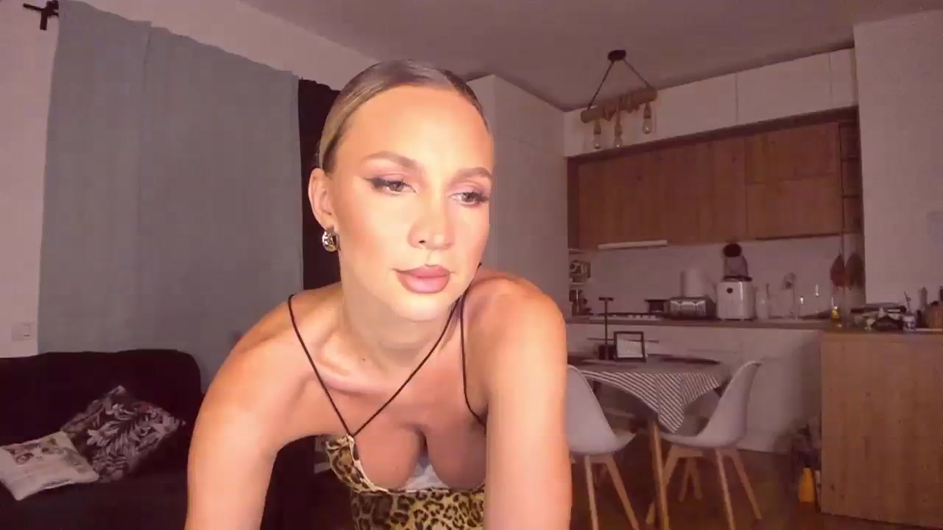 Gallery image thumbnail from CoolElissa's myfreecams stream on, 08/08/2023, 03:51 image 13 of 20