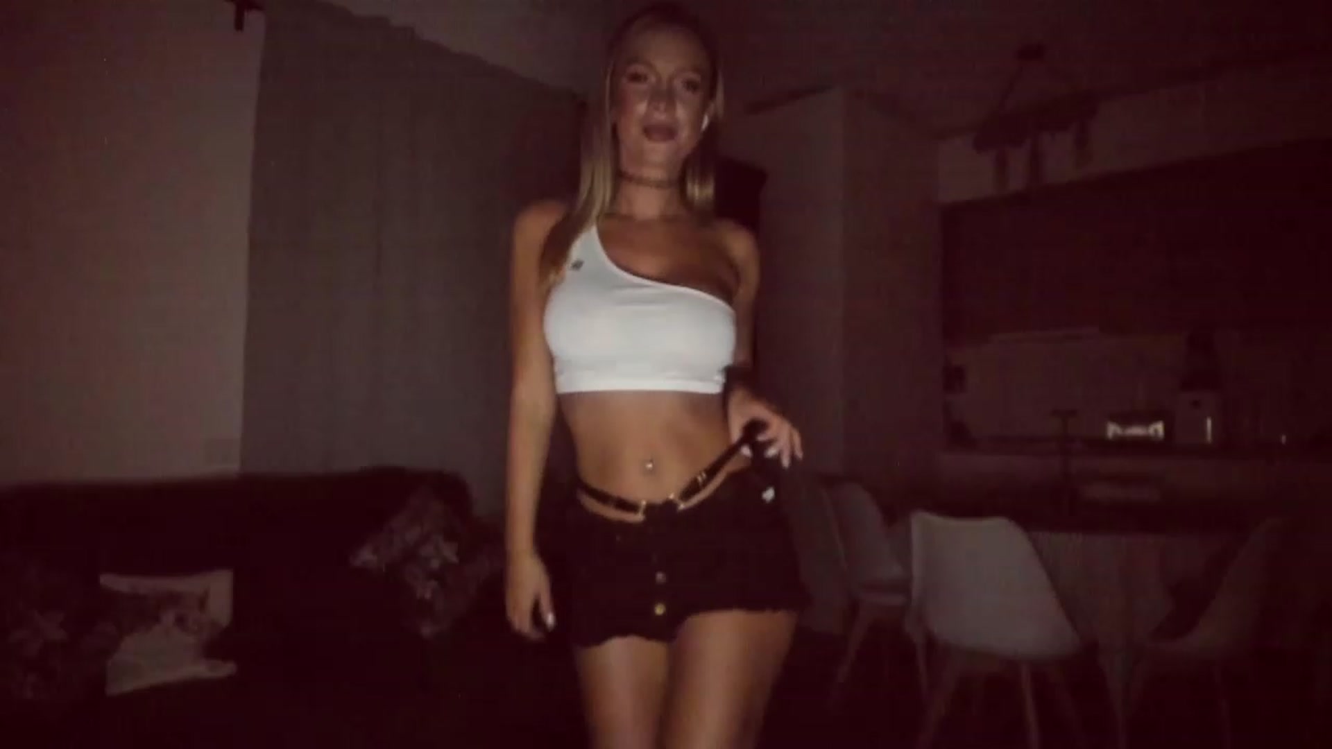 Gallery image thumbnail from CoolElissa's myfreecams stream on, 08/27/2023, 02:52 image 14 of 20