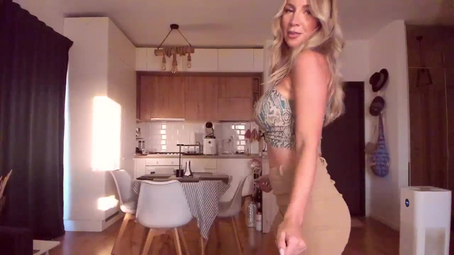 Gallery image thumbnail from CoolElissa's myfreecams stream on, 09/11/2023, 05:26 image 2 of 20