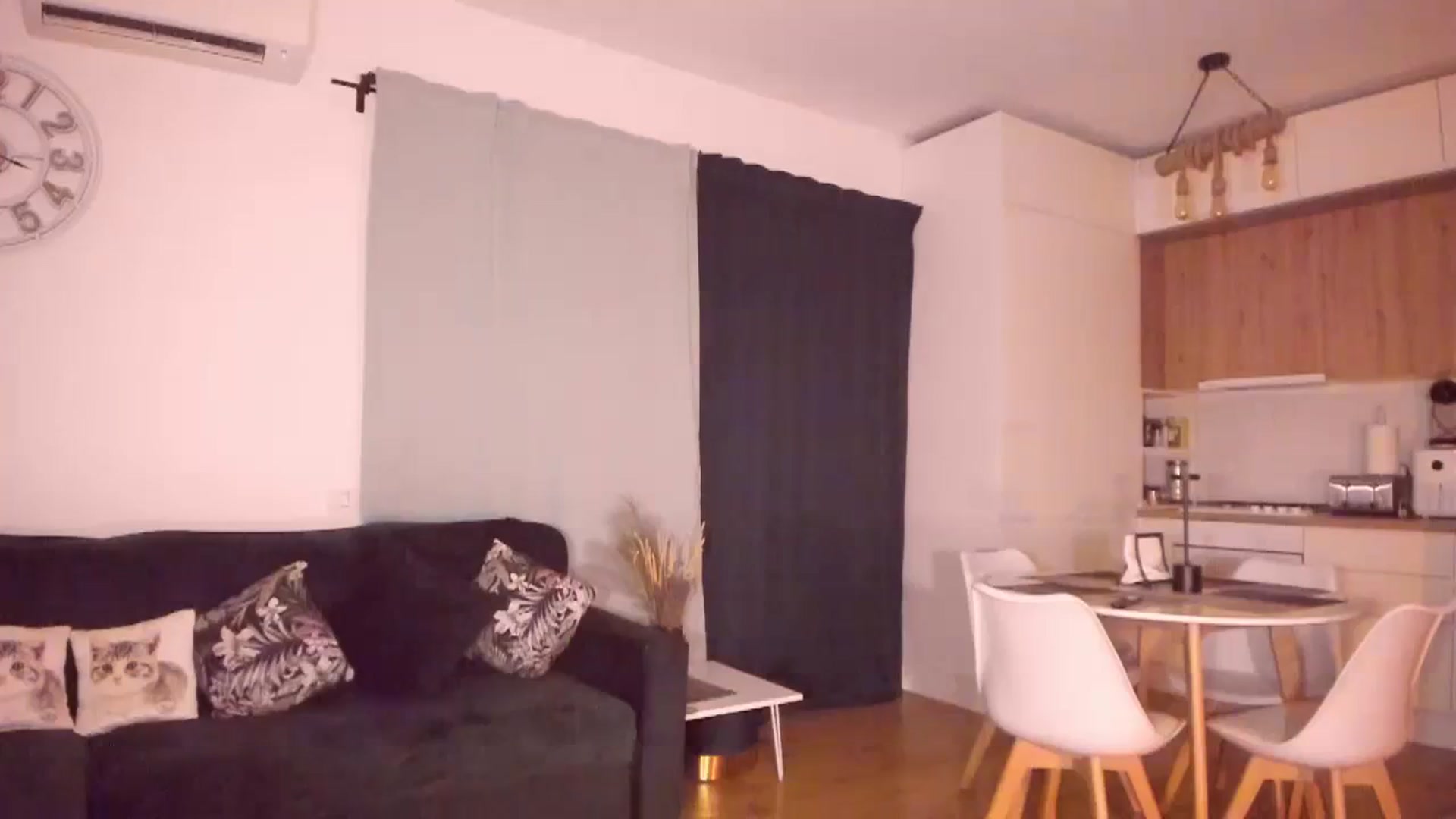Gallery image thumbnail from CoolElissa's myfreecams stream on, 09/25/2023, 01:06 image 13 of 20