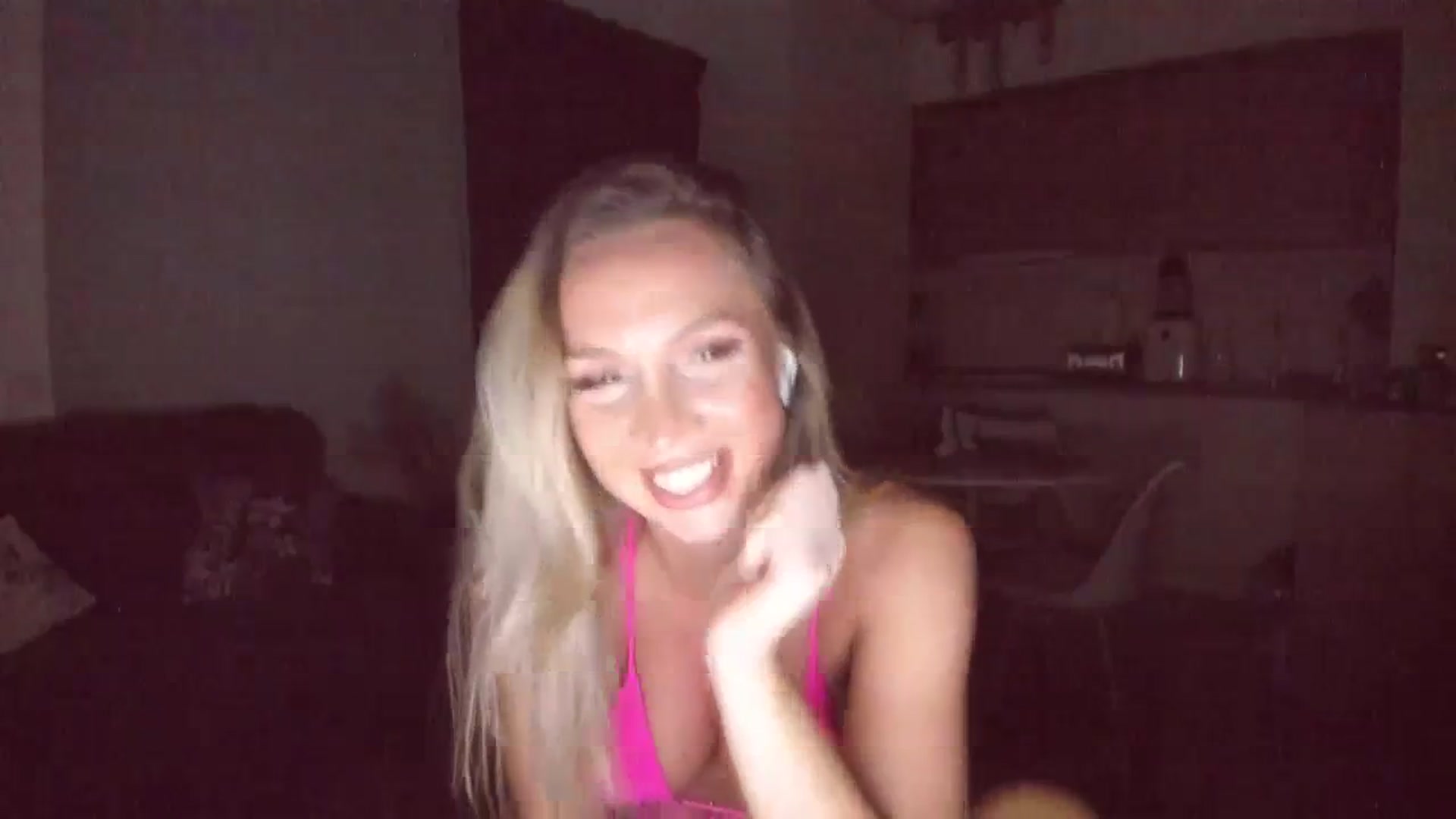 Gallery image thumbnail from CoolElissa's myfreecams stream on, 09/26/2023, 03:40 image 19 of 20