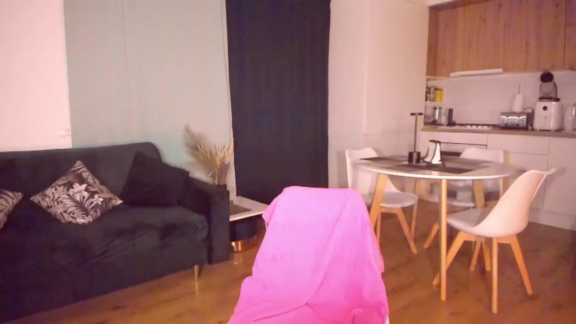 Gallery image thumbnail from CoolElissa's myfreecams stream on, 10/19/2023, 04:48 image 6 of 20