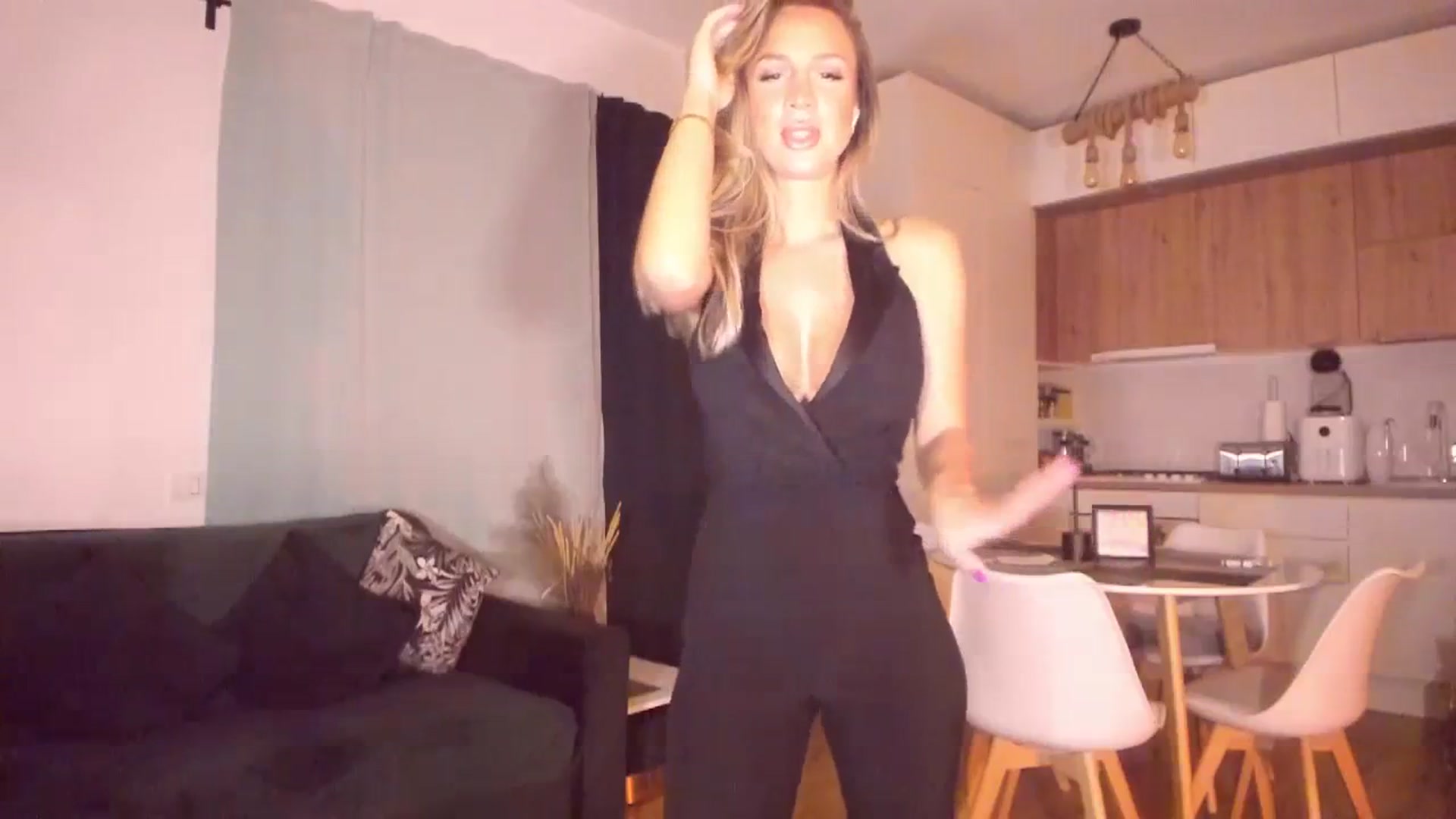 Gallery image thumbnail from CoolElissa's myfreecams stream on, 10/21/2023, 05:35 image 3 of 20