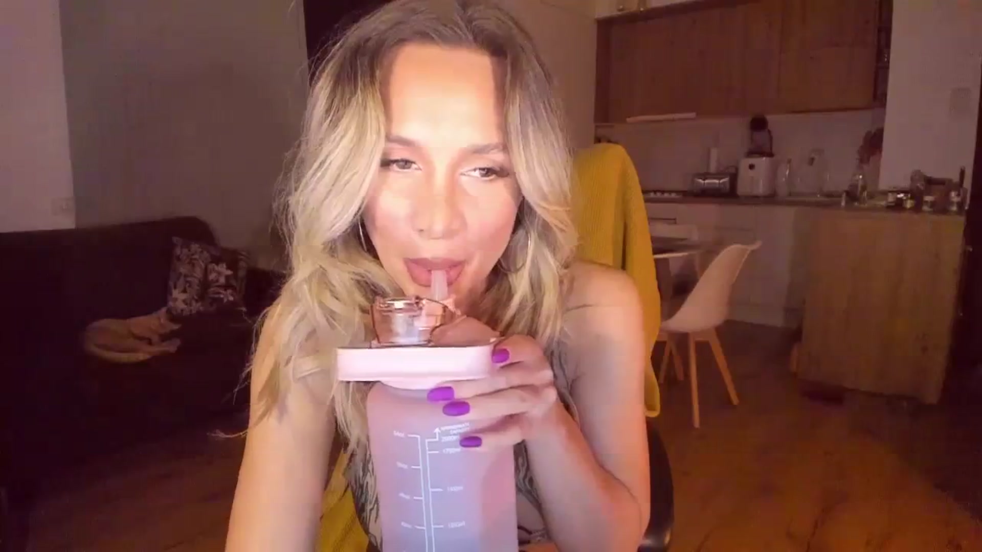 Gallery image thumbnail from CoolElissa's myfreecams stream on, 10/24/2023, 01:54 image 13 of 20