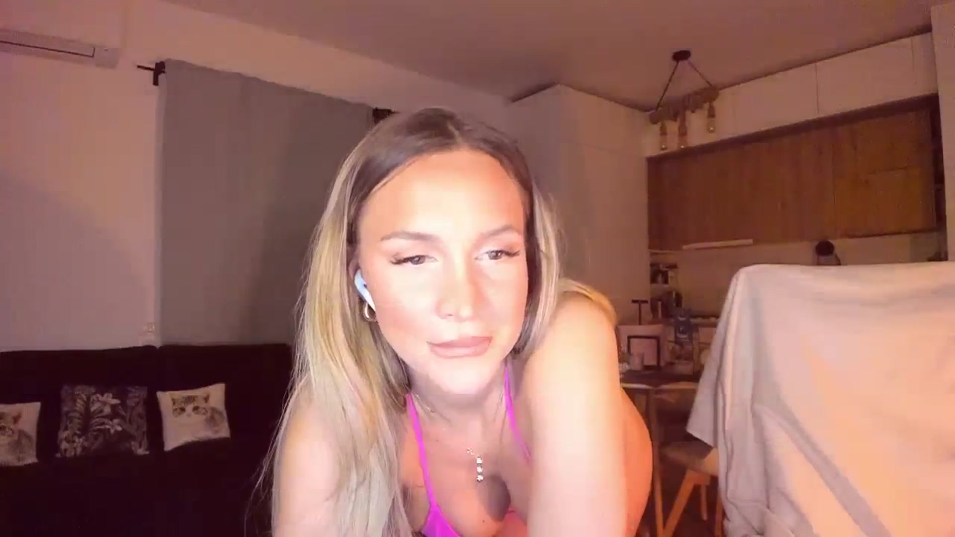 Gallery image thumbnail from CoolElissa's myfreecams stream on, 10/31/2023, 04:19 image 18 of 20