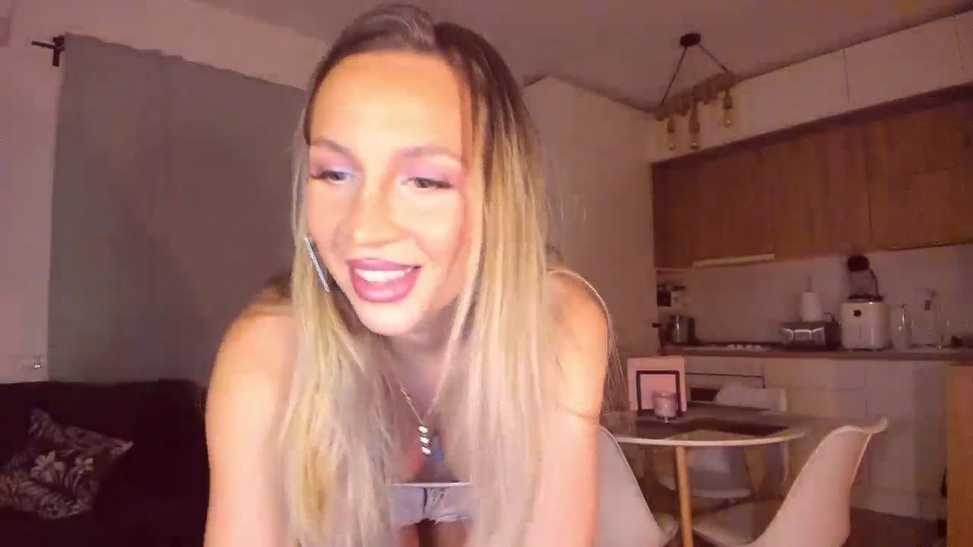 Gallery image thumbnail from CoolElissa's myfreecams stream on, 11/02/2023, 02:58 image 16 of 20
