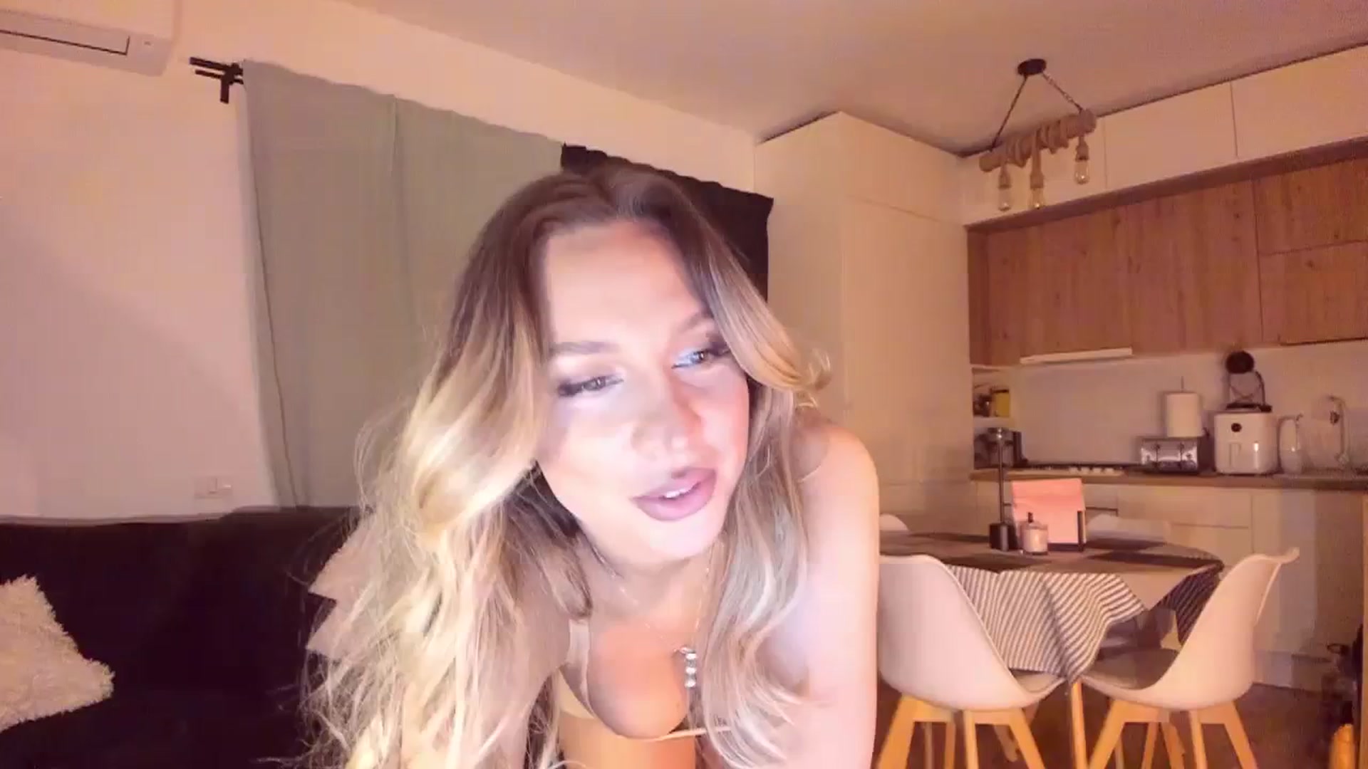Gallery image thumbnail from CoolElissa's myfreecams stream on, 11/09/2023, 05:45 image 2 of 20