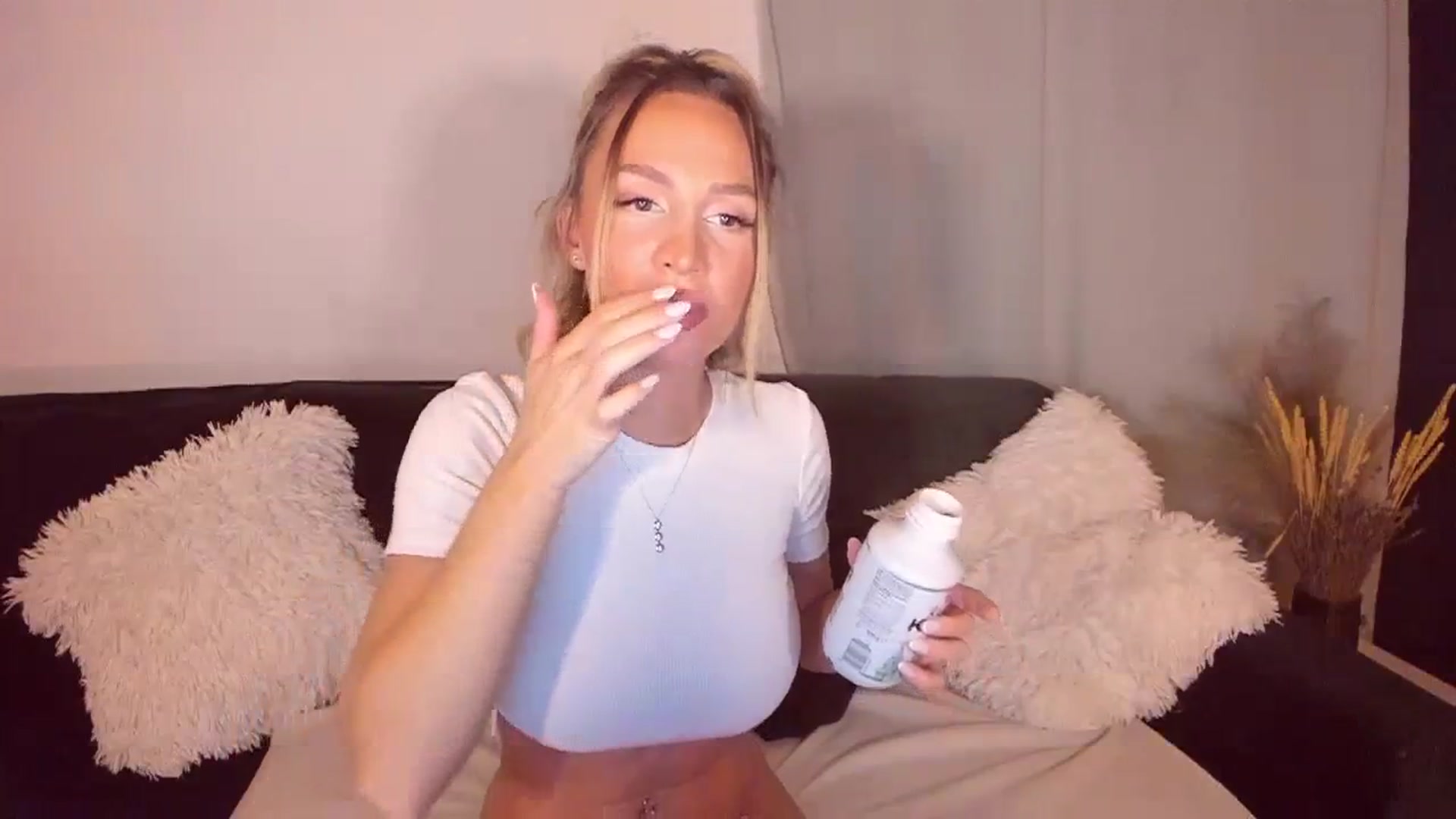 Gallery image thumbnail from CoolElissa's myfreecams stream on, 11/10/2023, 05:06 image 17 of 20