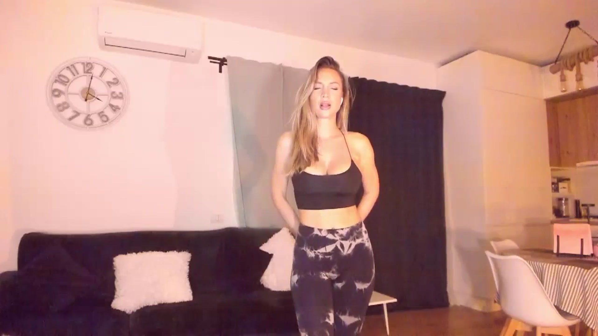 Gallery image thumbnail from CoolElissa's myfreecams stream on, 11/15/2023, 03:35 image 7 of 20