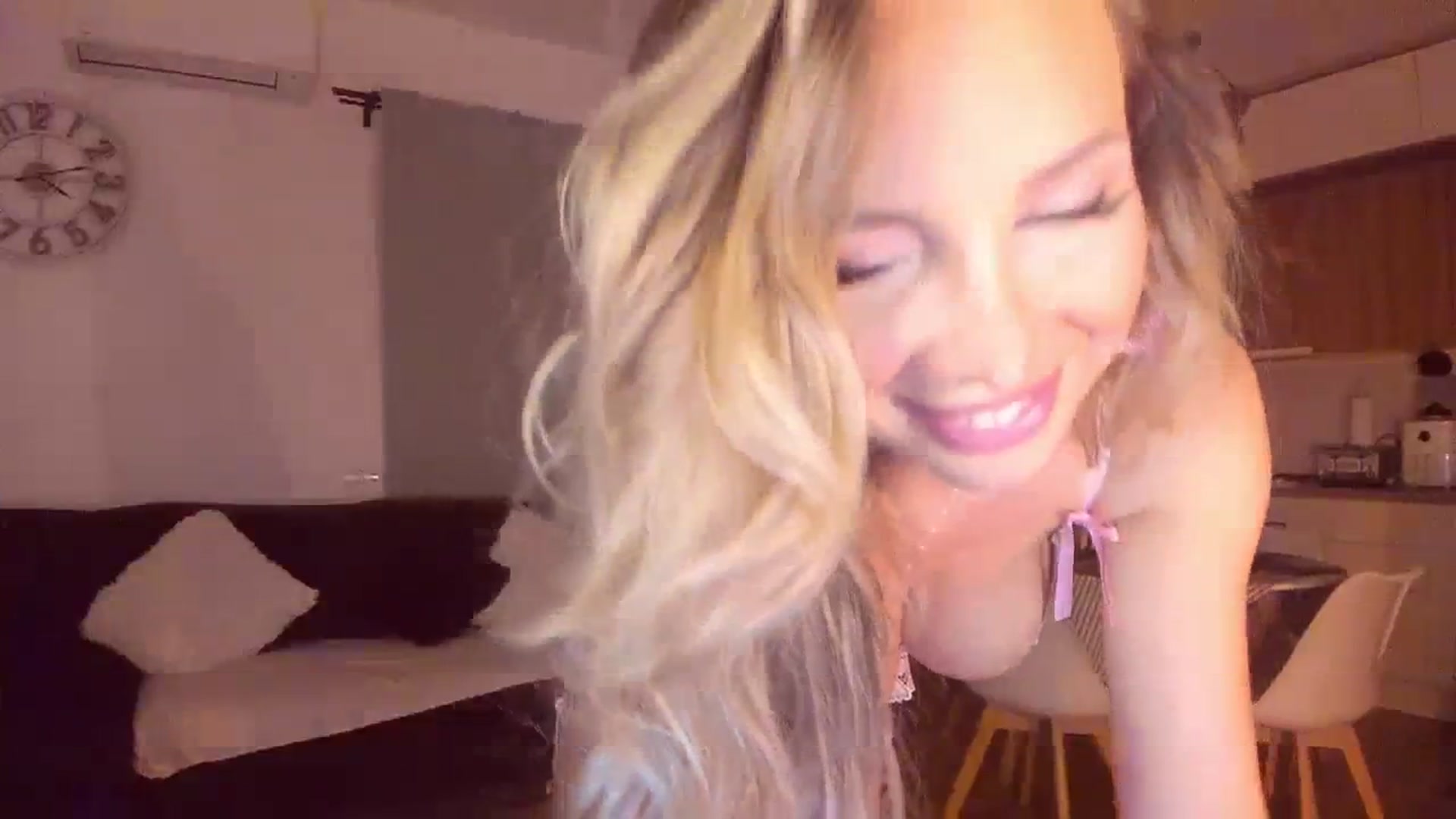 Gallery image thumbnail from CoolElissa's myfreecams stream on, 11/16/2023, 02:39 image 16 of 20