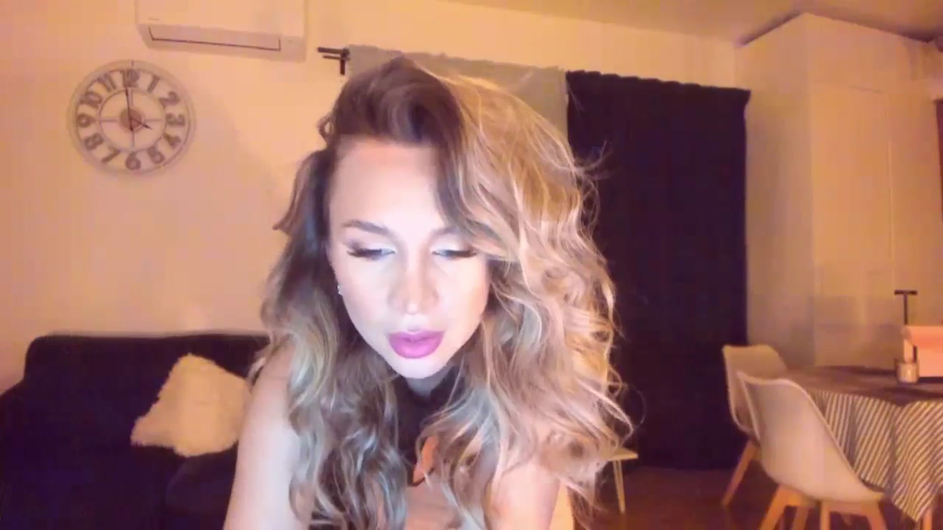 Gallery image thumbnail from CoolElissa's myfreecams stream on, 11/17/2023, 02:29 image 5 of 20