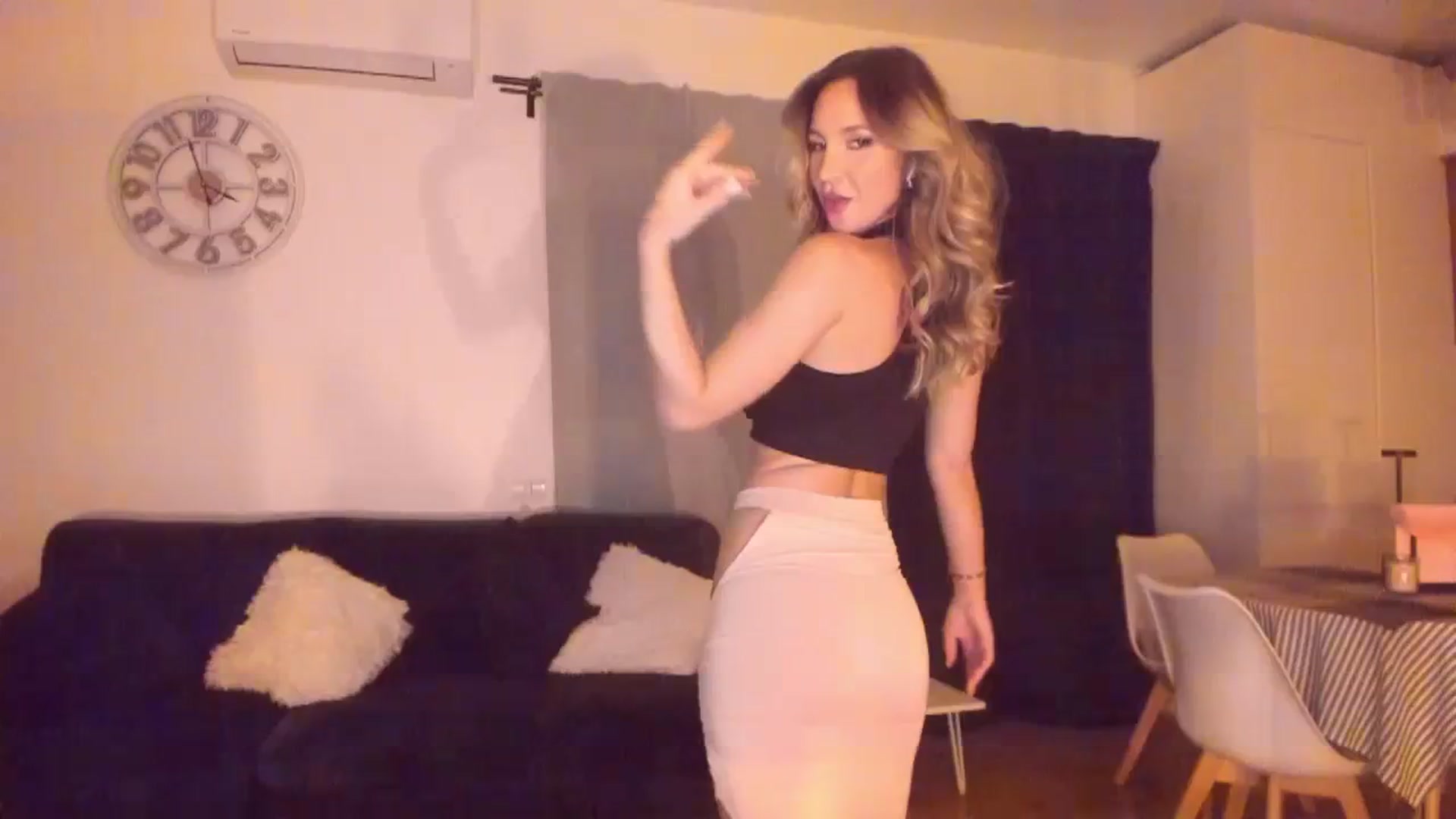 Gallery image thumbnail from CoolElissa's myfreecams stream on, 11/17/2023, 02:29 image 4 of 20