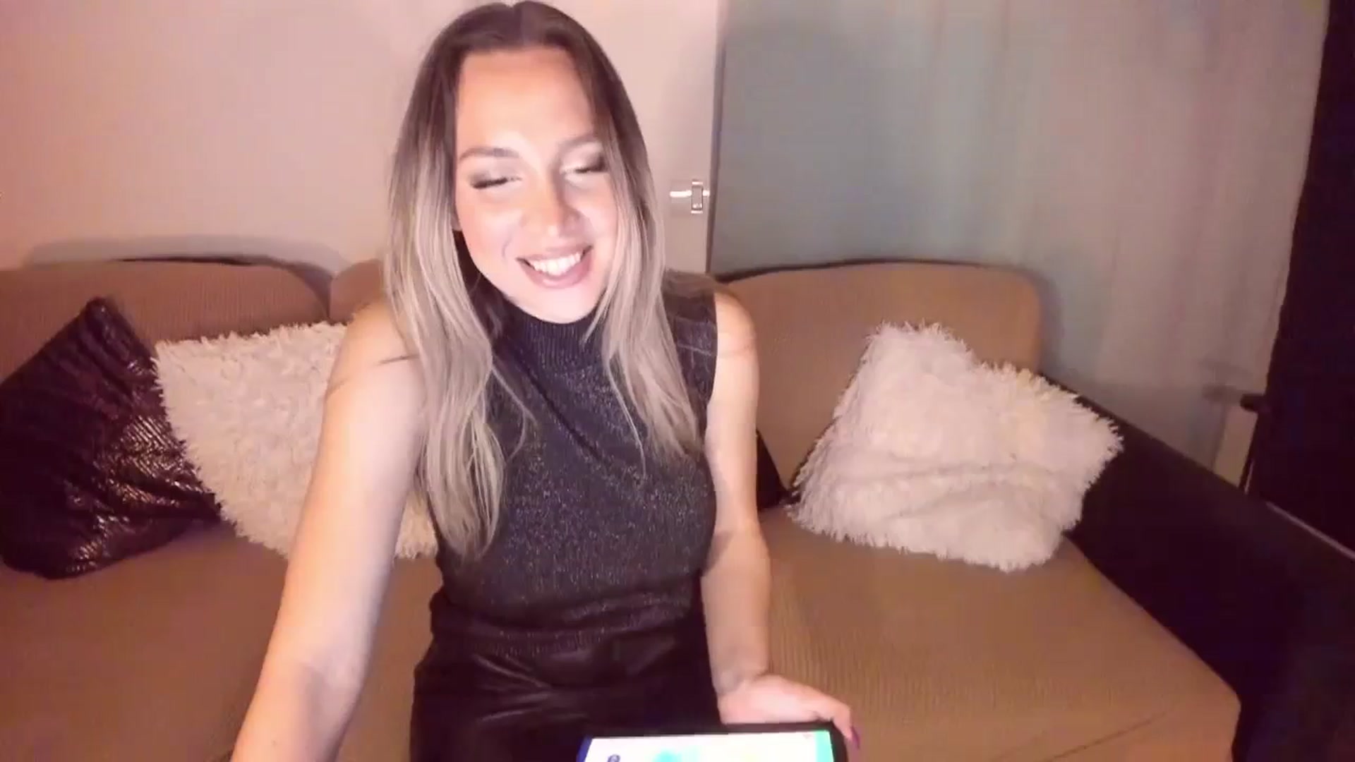 Gallery image thumbnail from CoolElissa's myfreecams stream on, 01/25/2024, 04:32 image 18 of 20