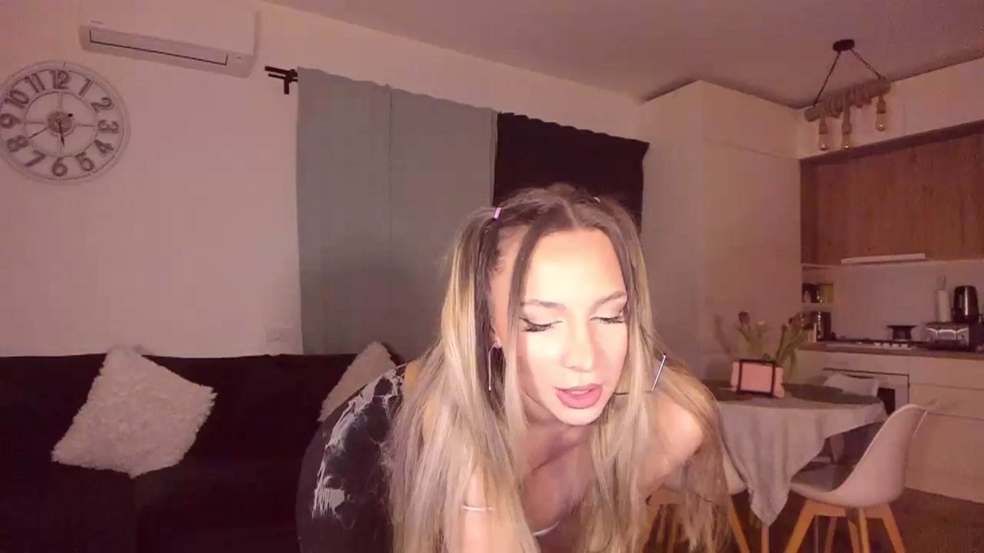 Gallery image thumbnail from CoolElissa's myfreecams stream on, 01/29/2024, 04:45 image 6 of 20