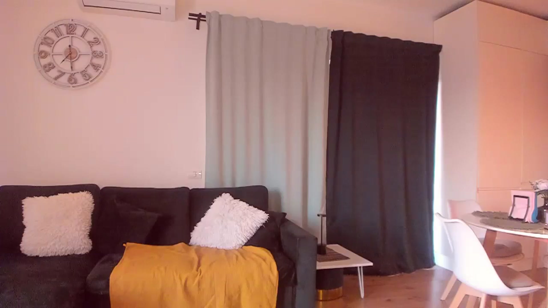 Gallery image thumbnail from CoolElissa's myfreecams stream on, 02/20/2024, 05:45 image 15 of 20