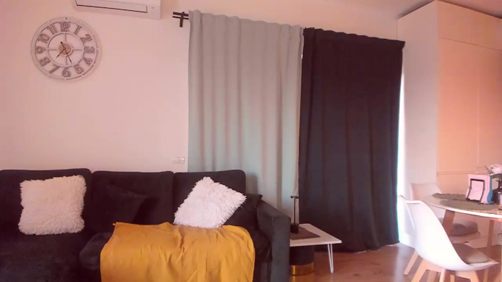 Gallery image thumbnail from CoolElissa's myfreecams stream on, 02/20/2024, 05:45 image 11 of 20