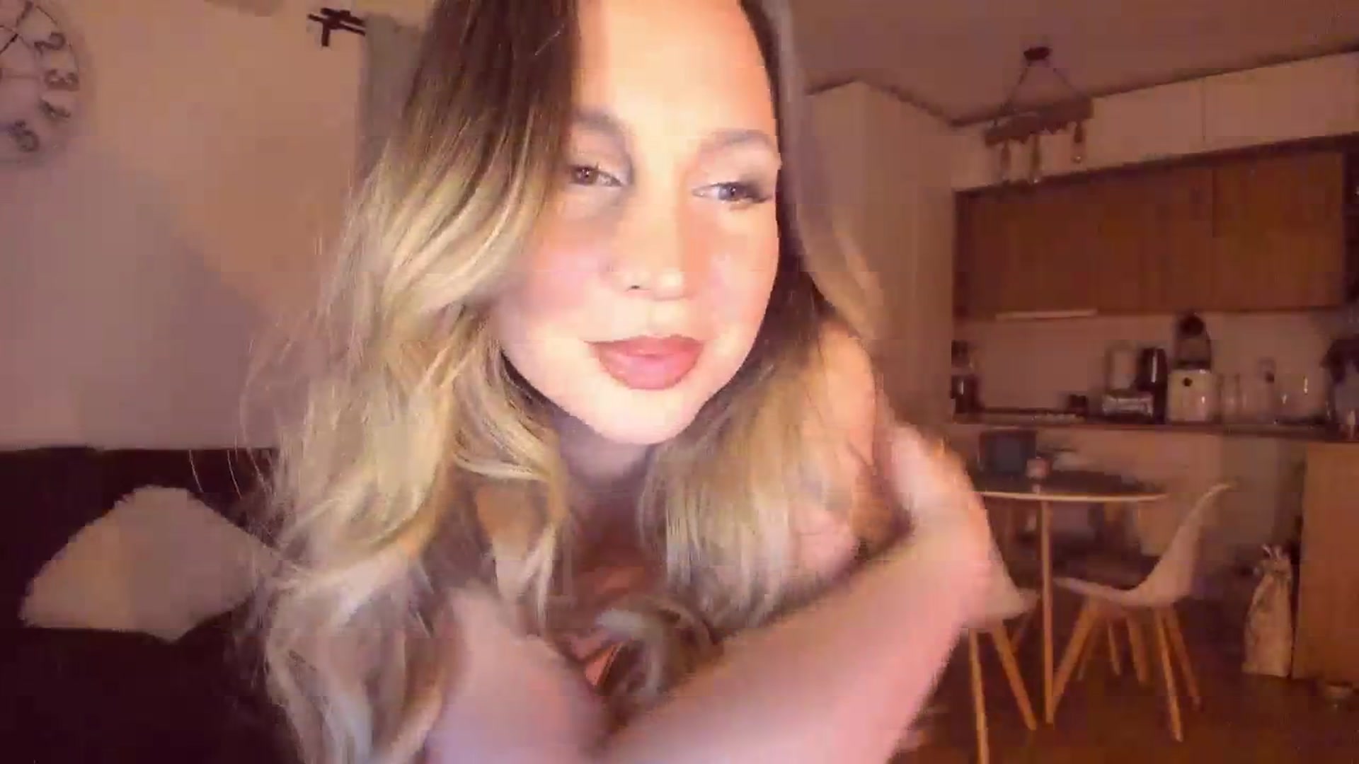 Gallery image thumbnail from CoolElissa's myfreecams stream on, 03/15/2024, 05:31 image 4 of 20