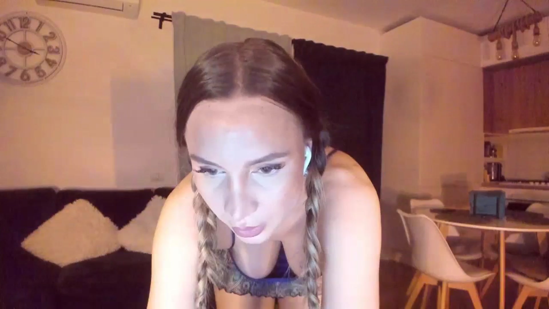 Gallery image thumbnail from CoolElissa's myfreecams stream on, 03/21/2024, 04:49 image 8 of 20