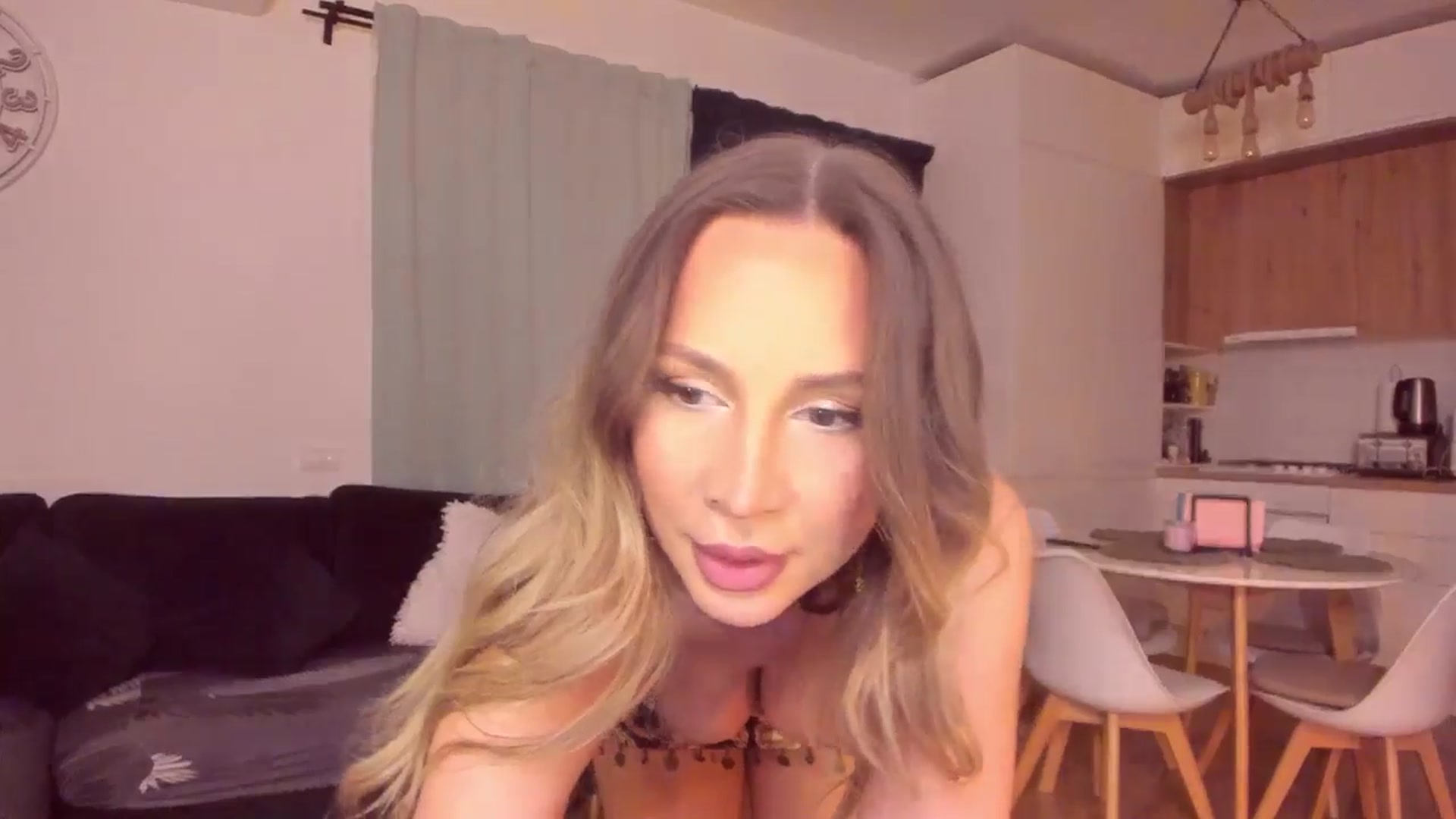 Gallery image thumbnail from CoolElissa's myfreecams stream on, 04/20/2024, 02:25 image 3 of 20