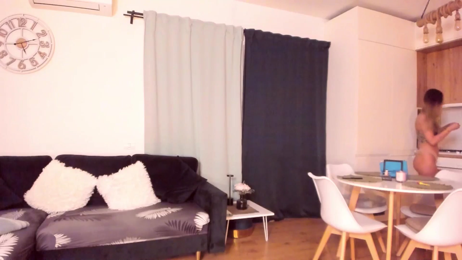 Gallery image thumbnail from CoolElissa's myfreecams stream on, 04/25/2024, 02:19 image 11 of 20