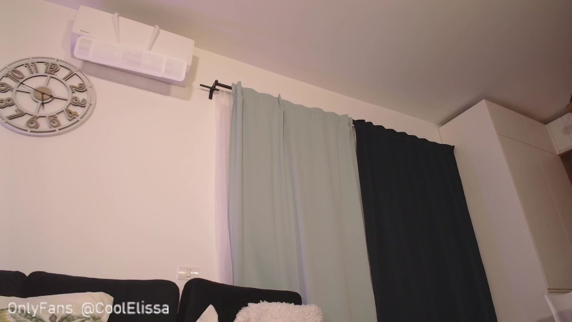Gallery image thumbnail from CoolElissa's myfreecams stream on, 08/26/2024, 03:51 image 13 of 20