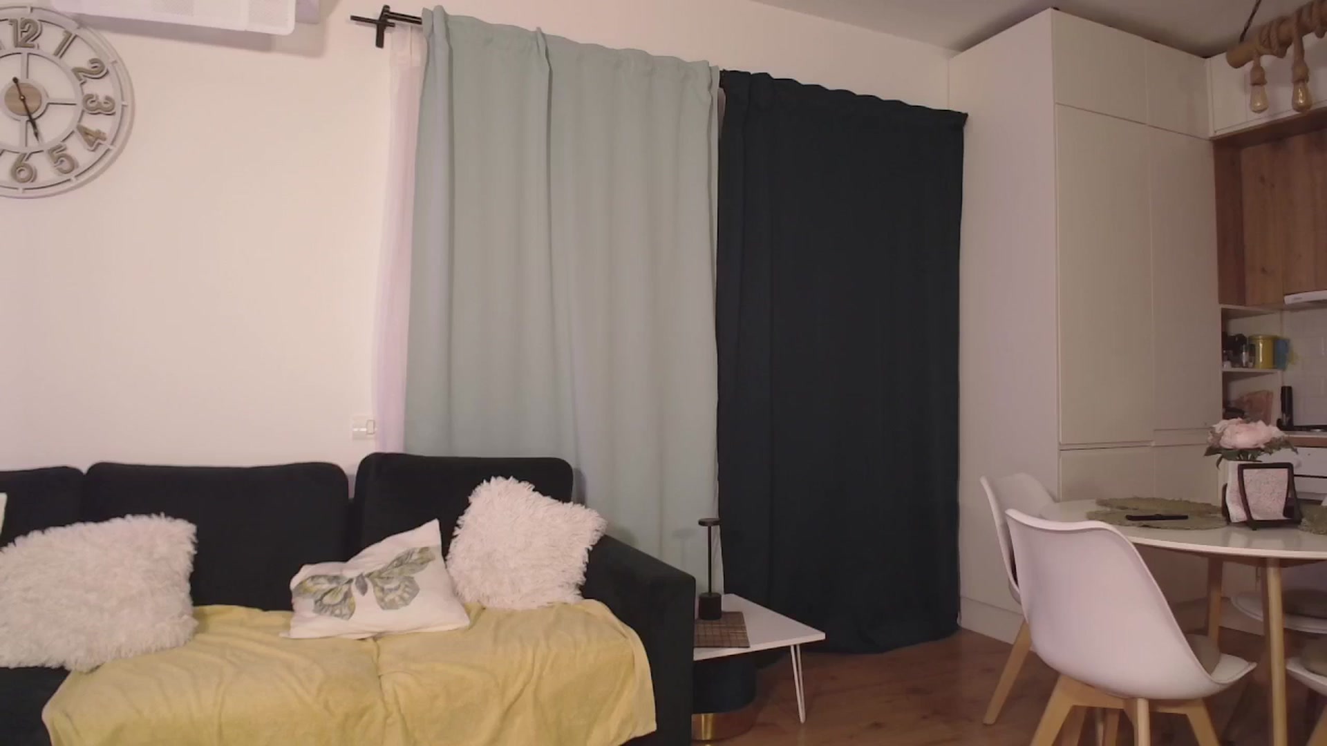 Gallery image thumbnail from CoolElissa's myfreecams stream on, 09/27/2024, 03:37 image 13 of 20