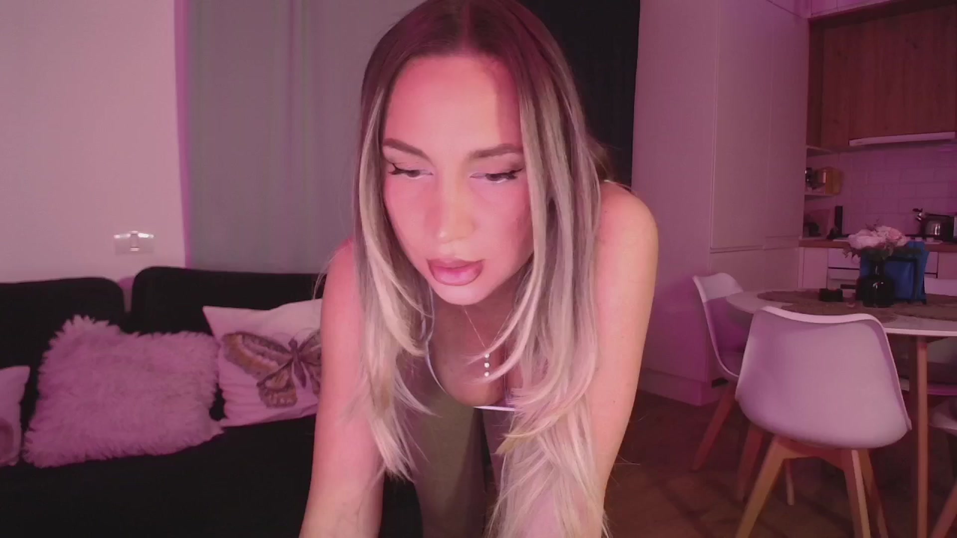 Gallery image thumbnail from CoolElissa's myfreecams stream on, 10/04/2024, 03:07 image 1 of 20