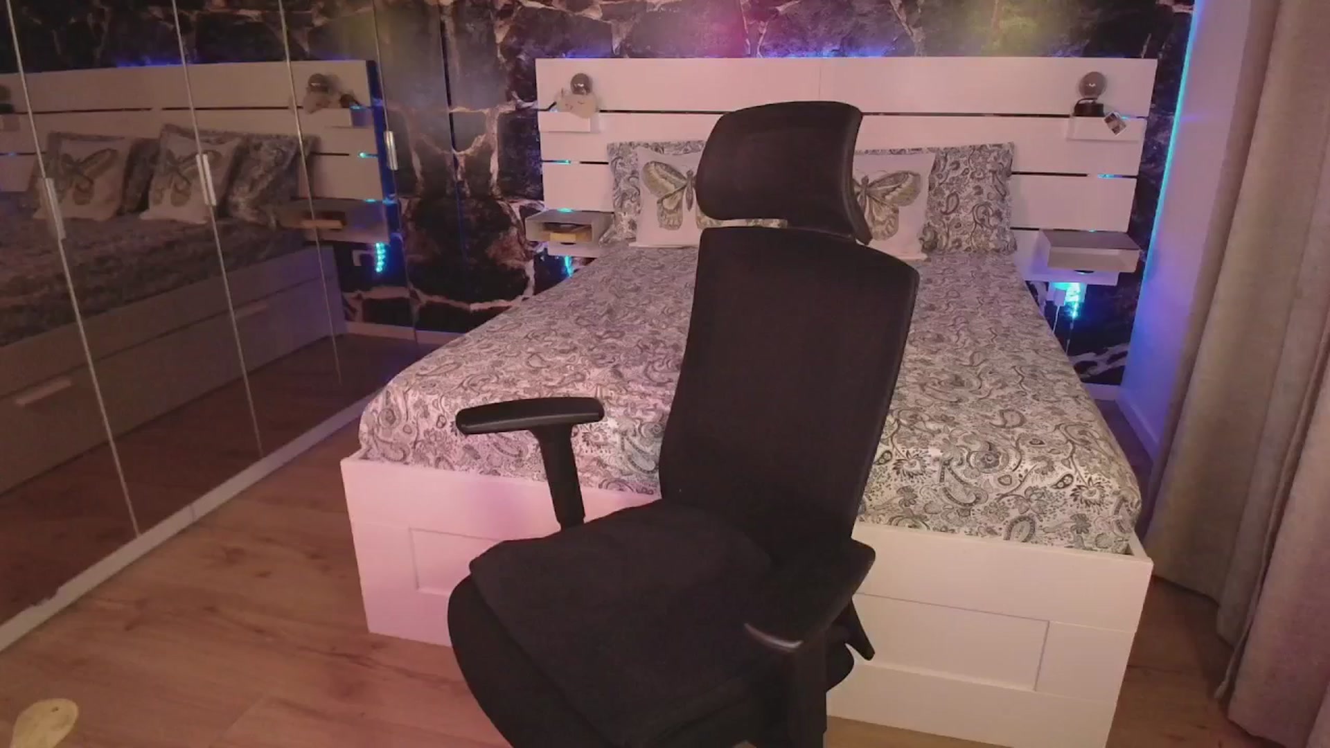 Gallery image thumbnail from CoolElissa's myfreecams stream on, 10/23/2024, 06:04 image 17 of 20