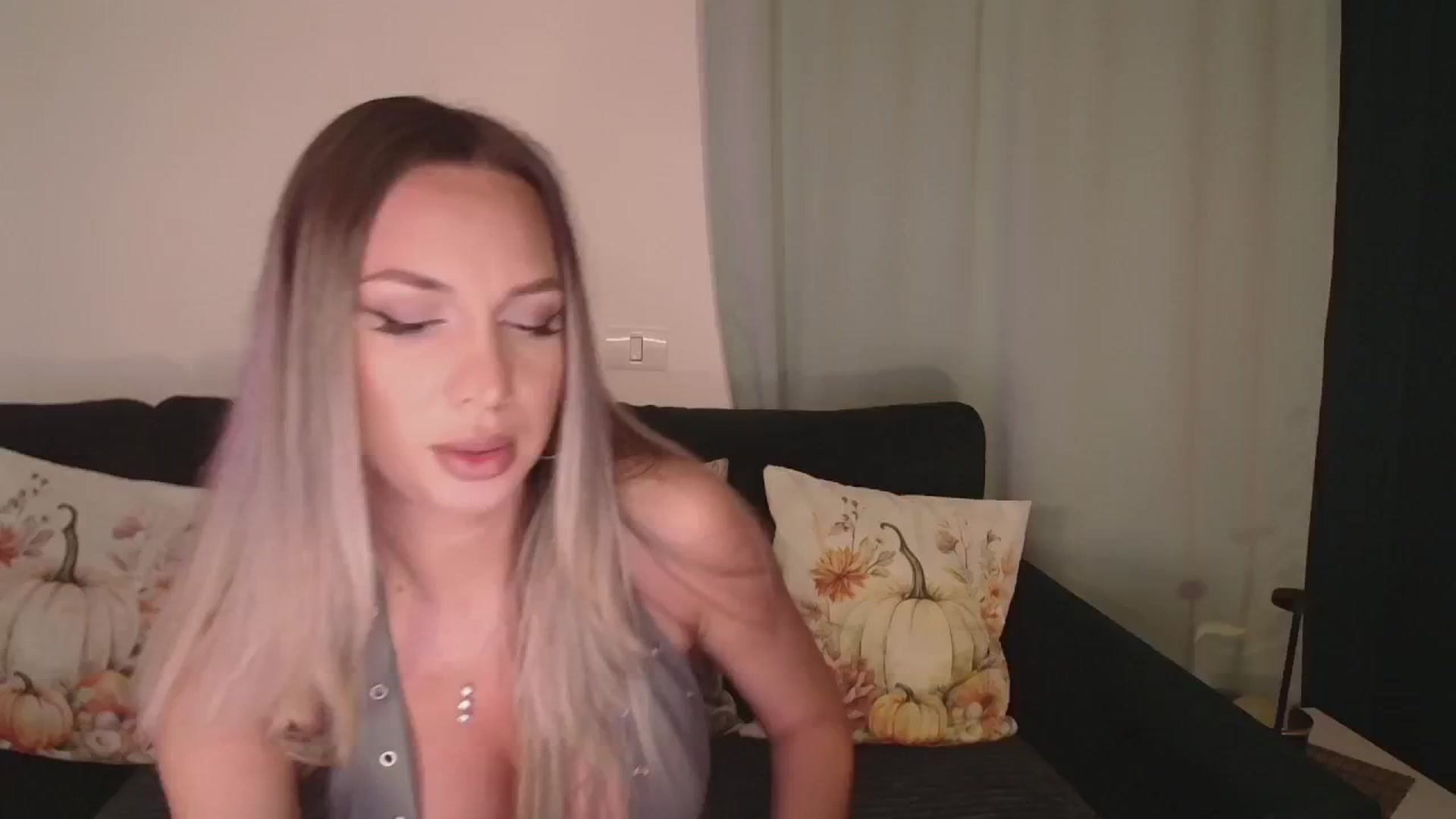 Gallery image thumbnail from CoolElissa's myfreecams stream on, 11/13/2024, 03:23 image 1 of 20