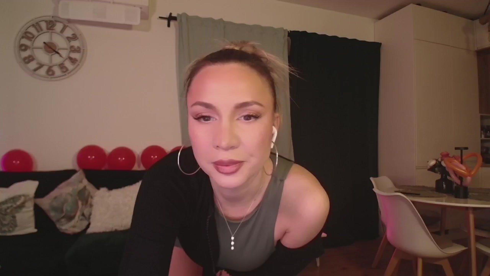 Gallery image thumbnail from CoolElissa's myfreecams stream on, 02/16/2025, 07:20 image 2 of 20