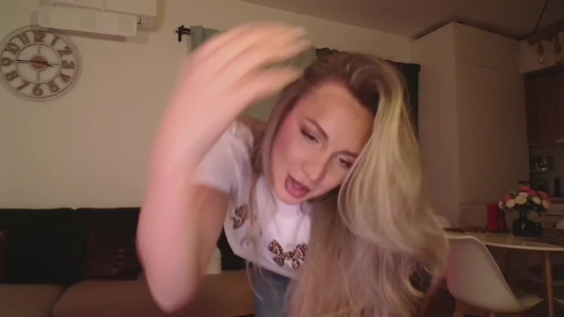 Gallery image thumbnail from CoolElissa's myfreecams stream on, 03/20/2025, 02:05 image 18 of 20