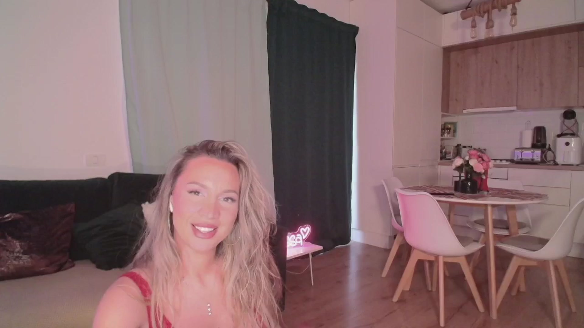 Gallery image thumbnail from CoolElissa's myfreecams stream on, 04/15/2025, 05:43 image 17 of 20