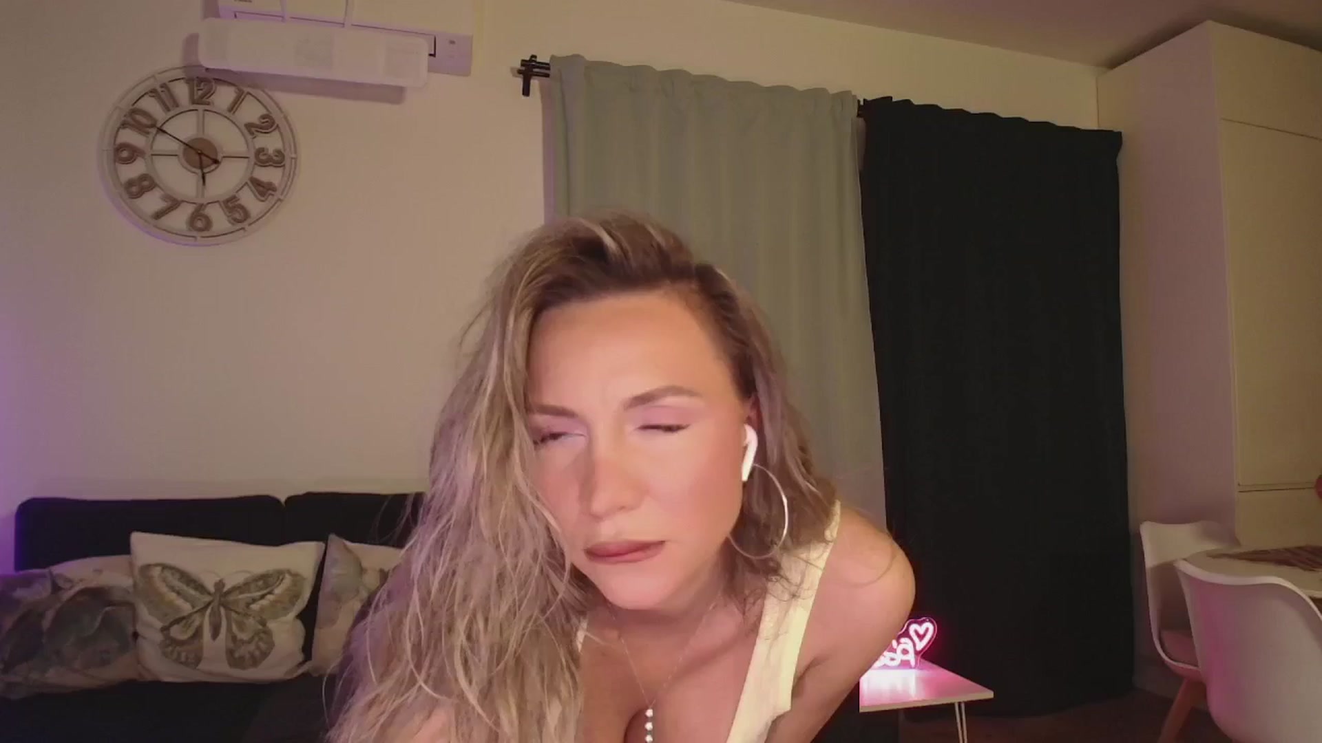 Gallery image thumbnail from CoolElissa's myfreecams stream on, 05/02/2025, 02:59 image 9 of 20