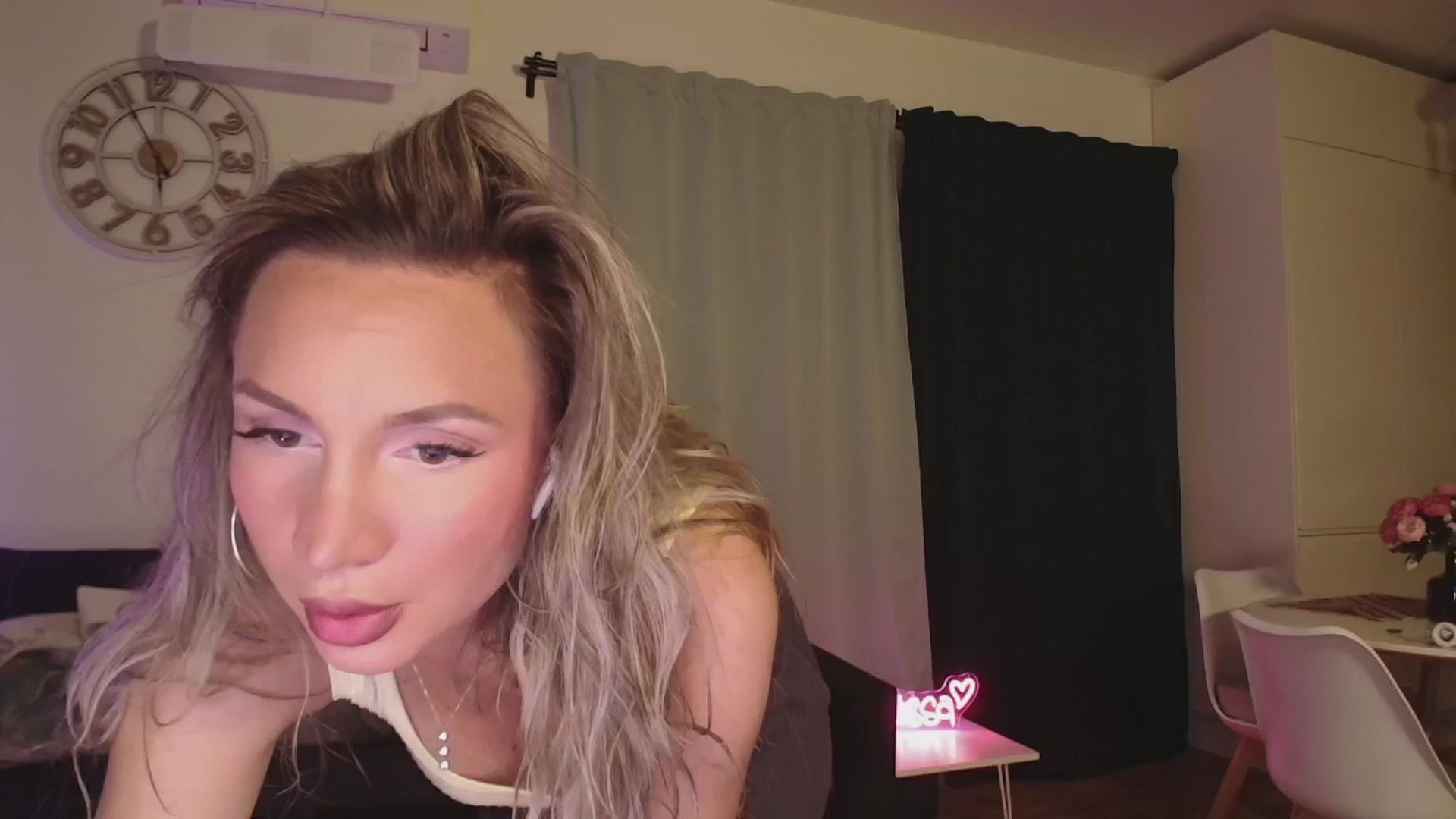 Gallery image thumbnail from CoolElissa's myfreecams stream on, 05/02/2025, 02:59 image 19 of 20